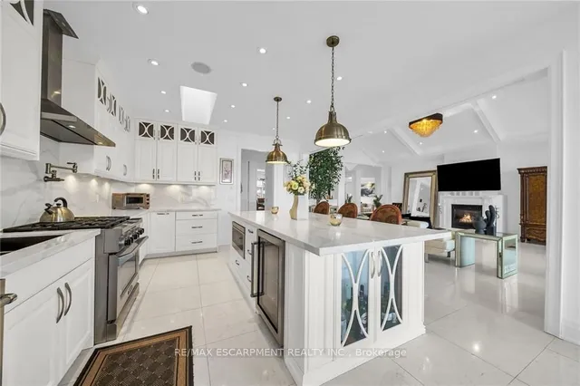 Additional property image - 94 SEABREEZE Cres