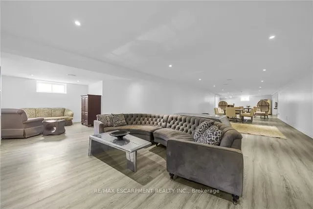 Additional property image - 94 SEABREEZE Cres