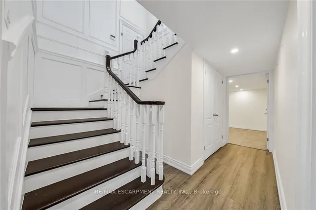 Additional property image - 94 SEABREEZE Cres
