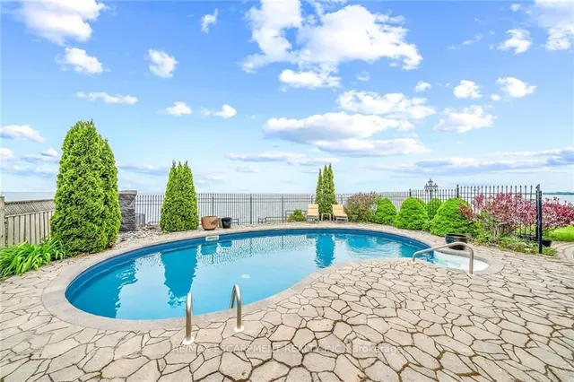Additional property image - 94 SEABREEZE Cres