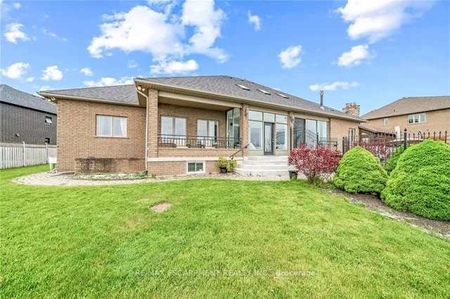 Additional property image - 94 SEABREEZE Cres