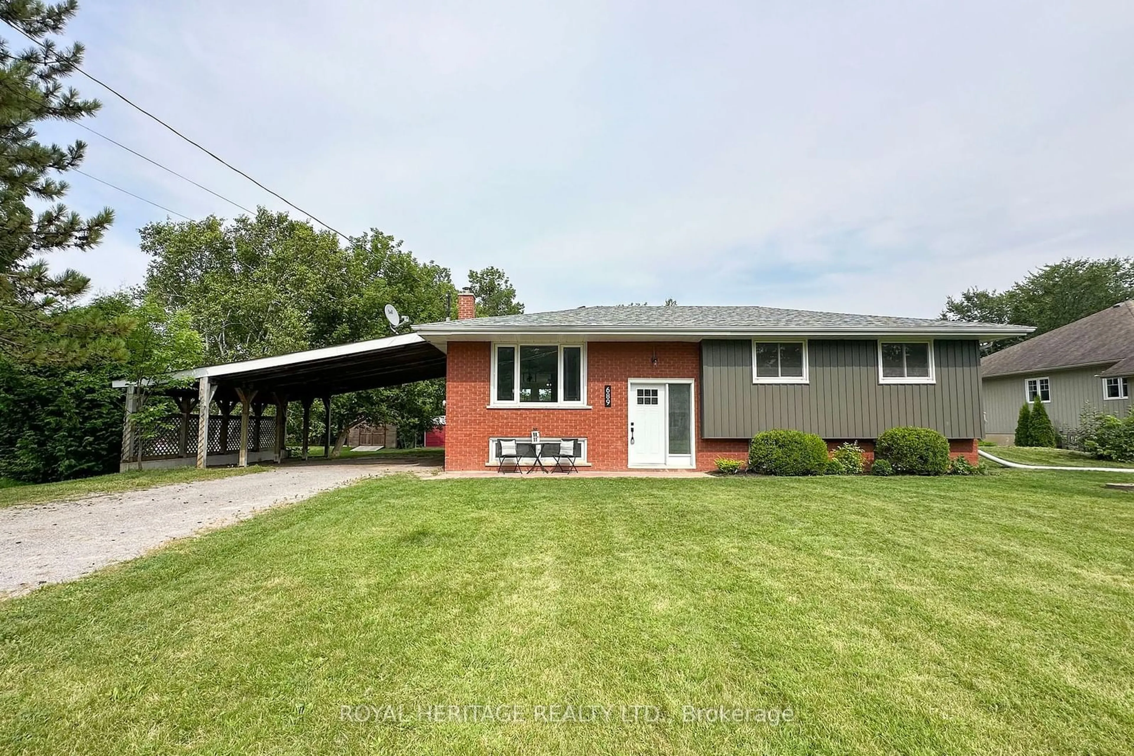 Frontside or backside of a home, cottage for 689 Cedarvale Cres, Smith-Ennismore-Lakefield Ontario K0L 1T0