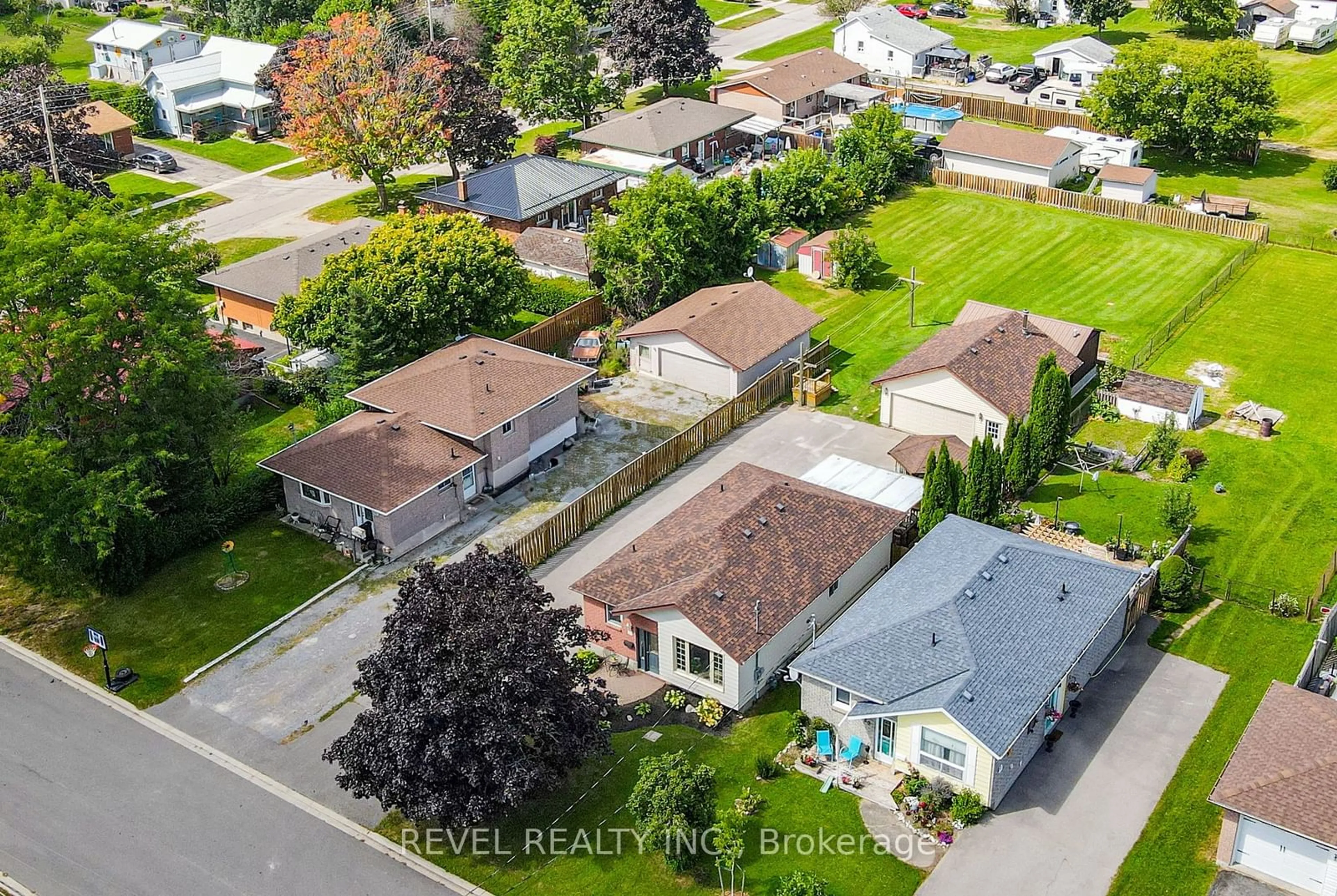 Frontside or backside of a home, the street view for 18 Denniston St, Kawartha Lakes Ontario K9V 5M5