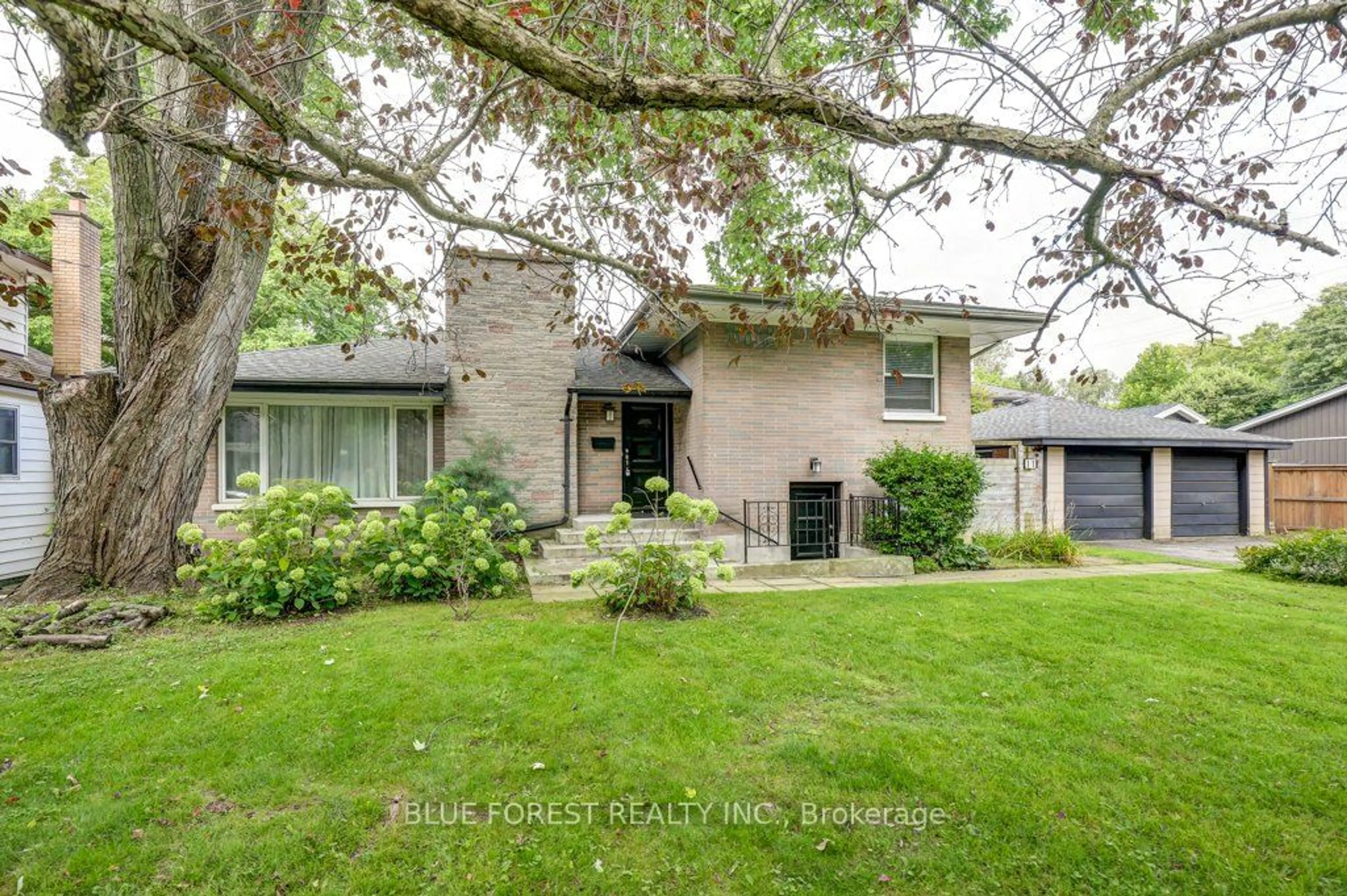 Frontside or backside of a home for 11 MCALPINE Ave, London Ontario N6J 2T3