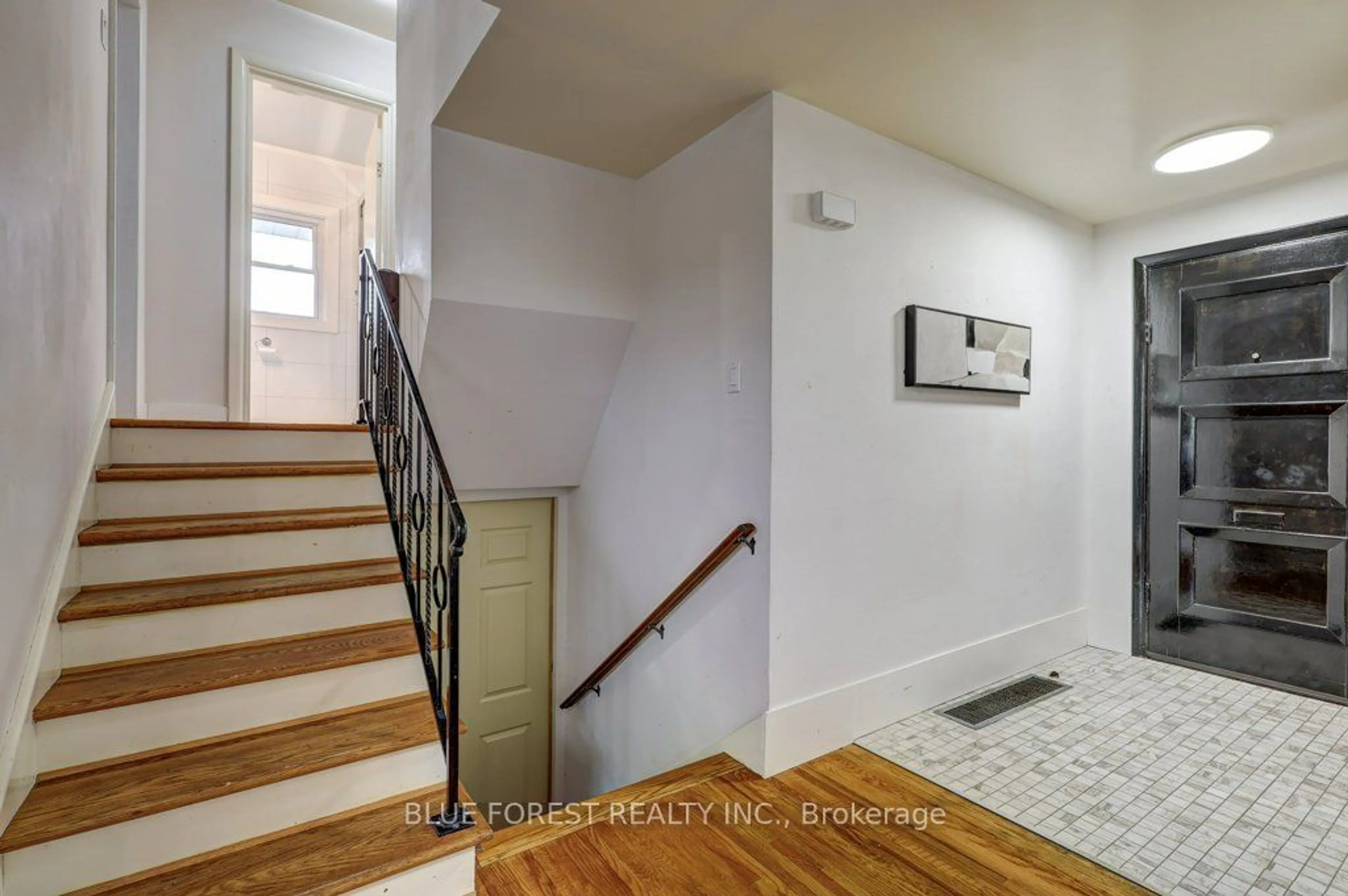 Indoor entryway, wood floors for 11 MCALPINE Ave, London Ontario N6J 2T3