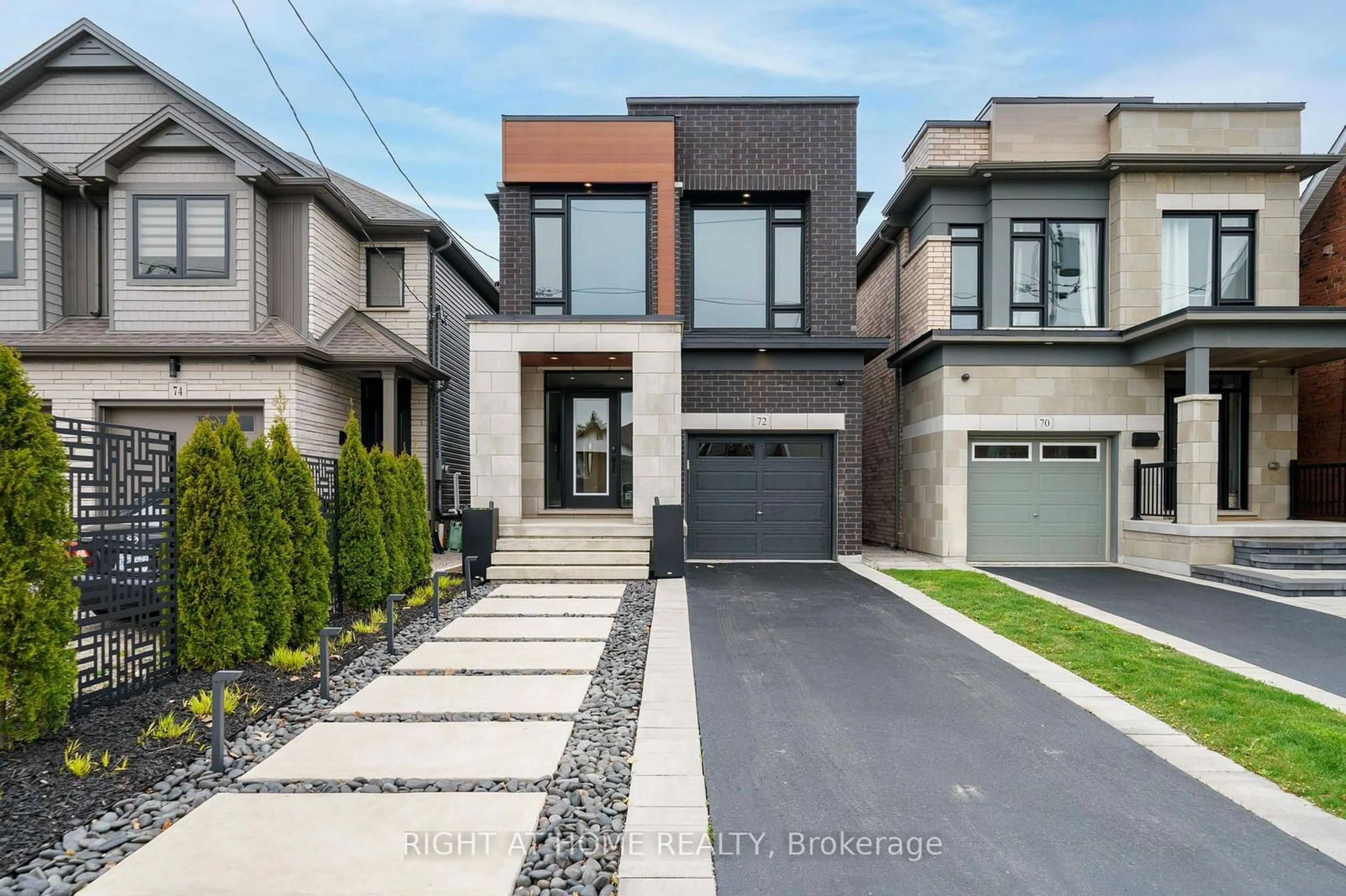 Frontside or backside of a home for 72 Melbourne St, Hamilton Ontario L8P 2A6