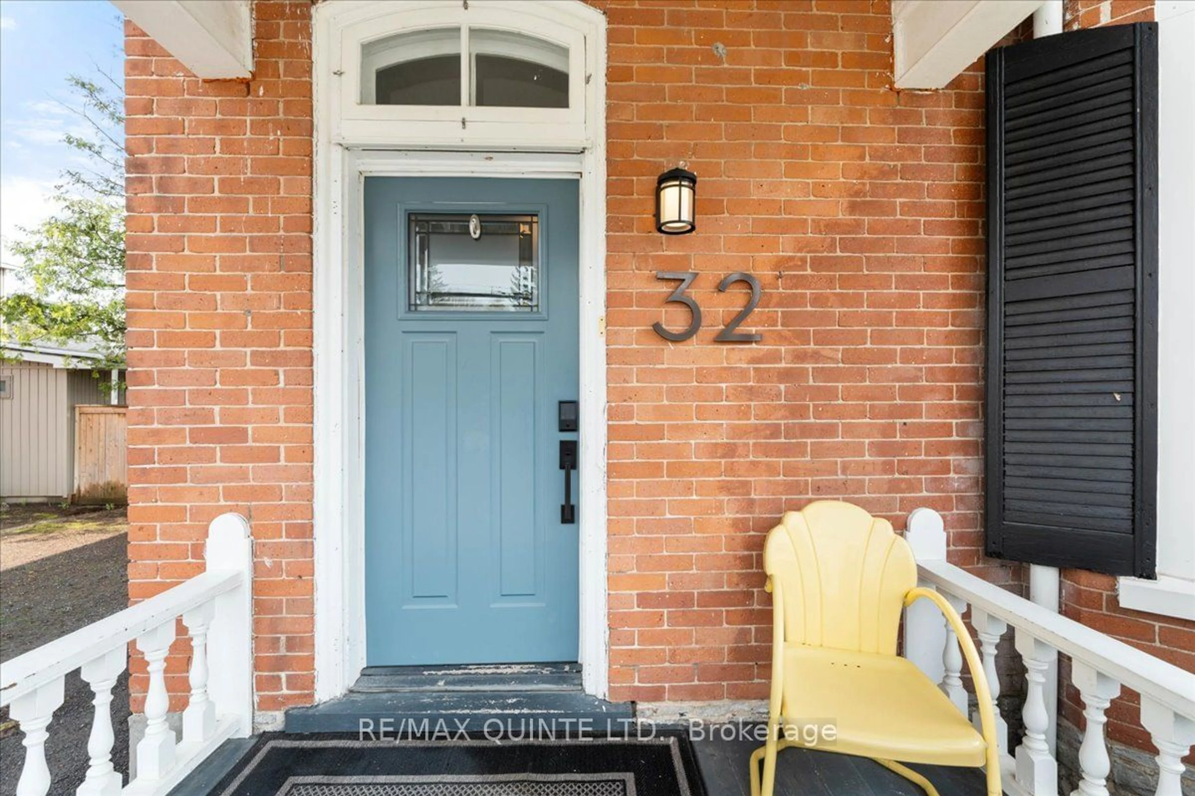 Indoor entryway for 32 Queen St, Prince Edward County Ontario K0K 2T0