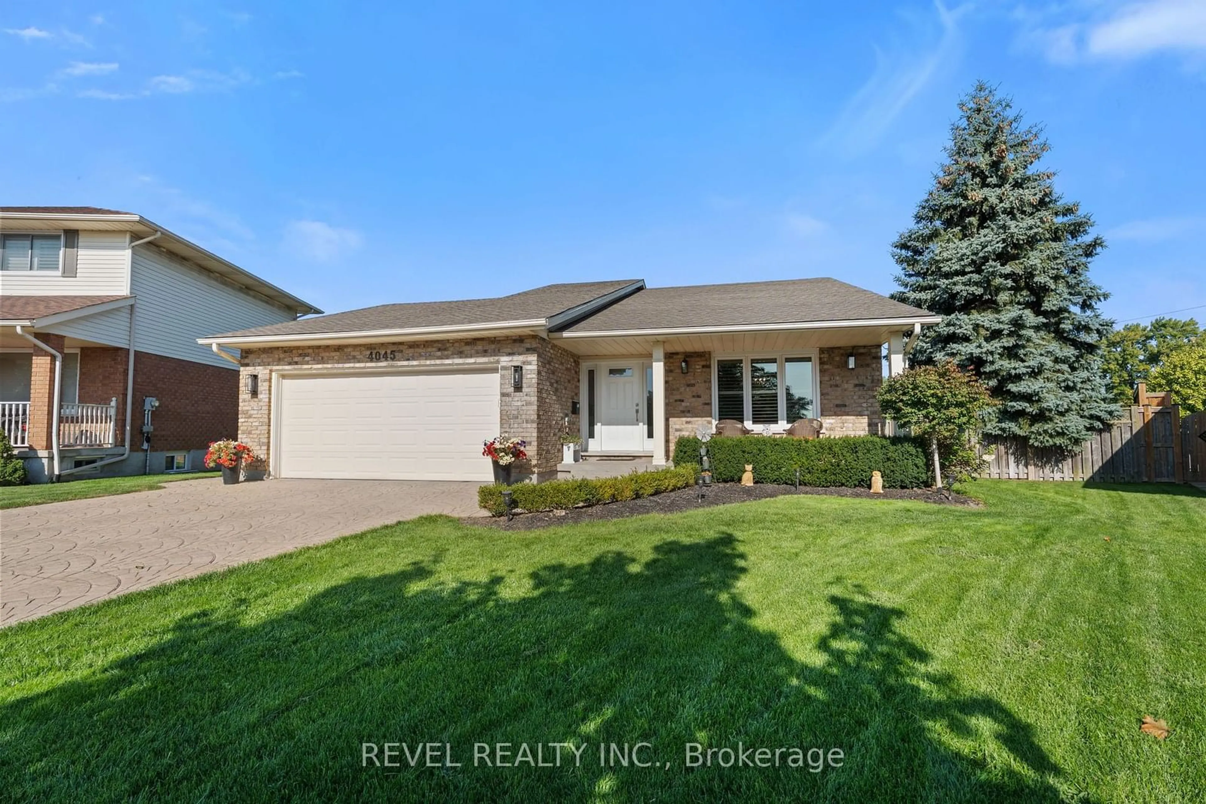 Frontside or backside of a home, the street view for 4045 Fieldstone Ave, Niagara Falls Ontario L2H 2V3