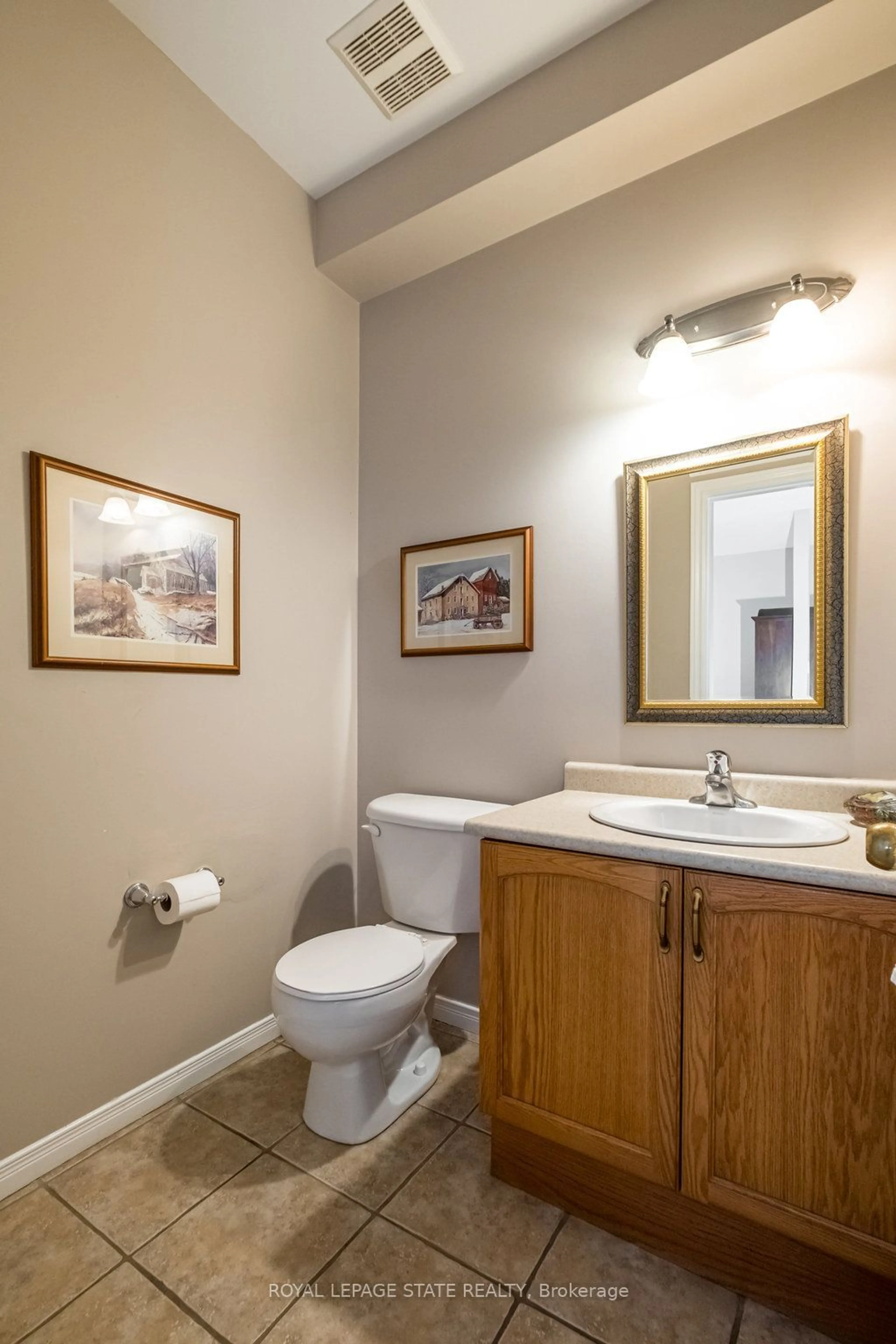 Standard bathroom for 522 Stonehenge Dr, Hamilton Ontario L9K 1S7