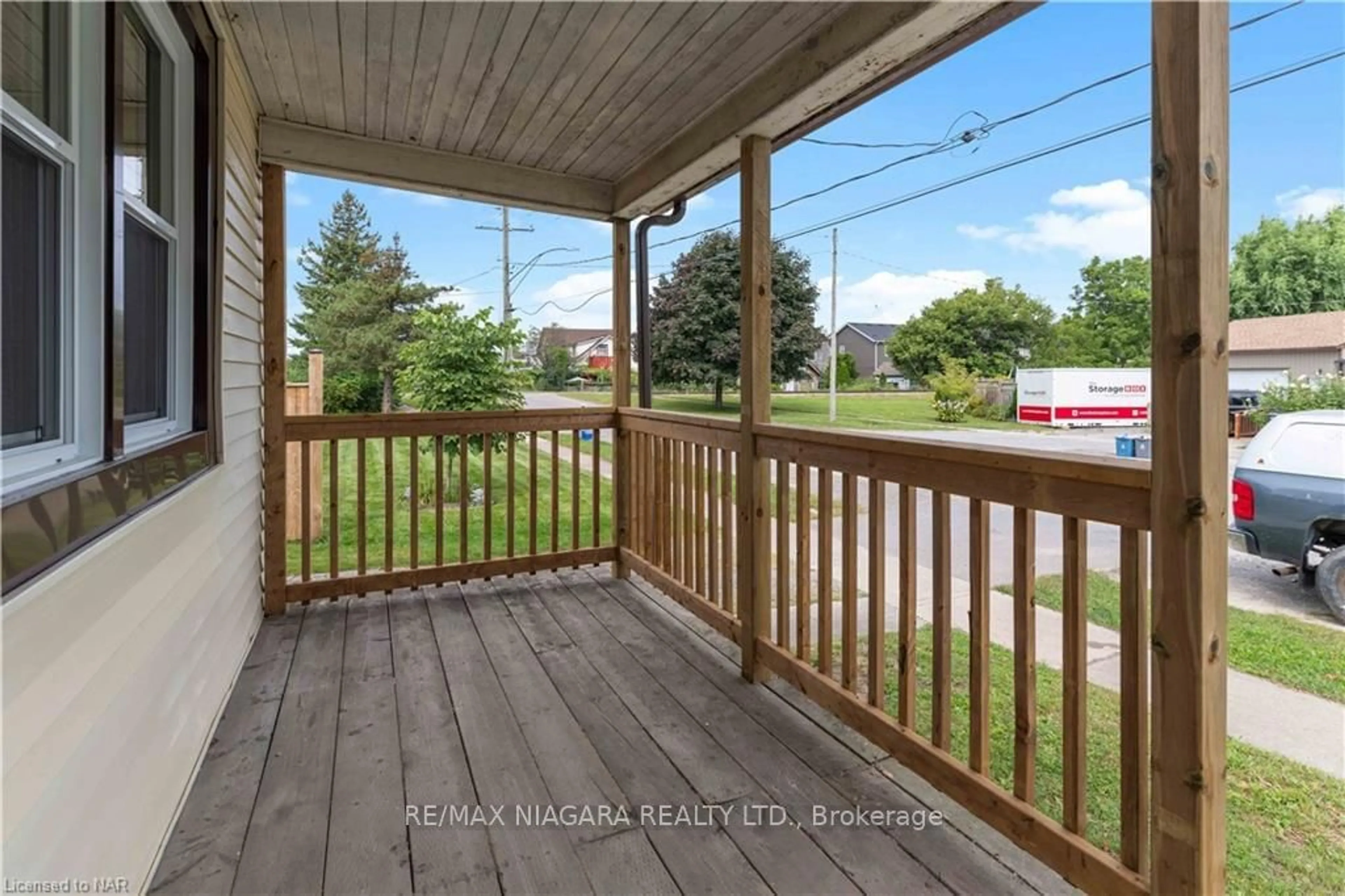 Patio for 112 CLARA St, Thorold Ontario L2V 1K1