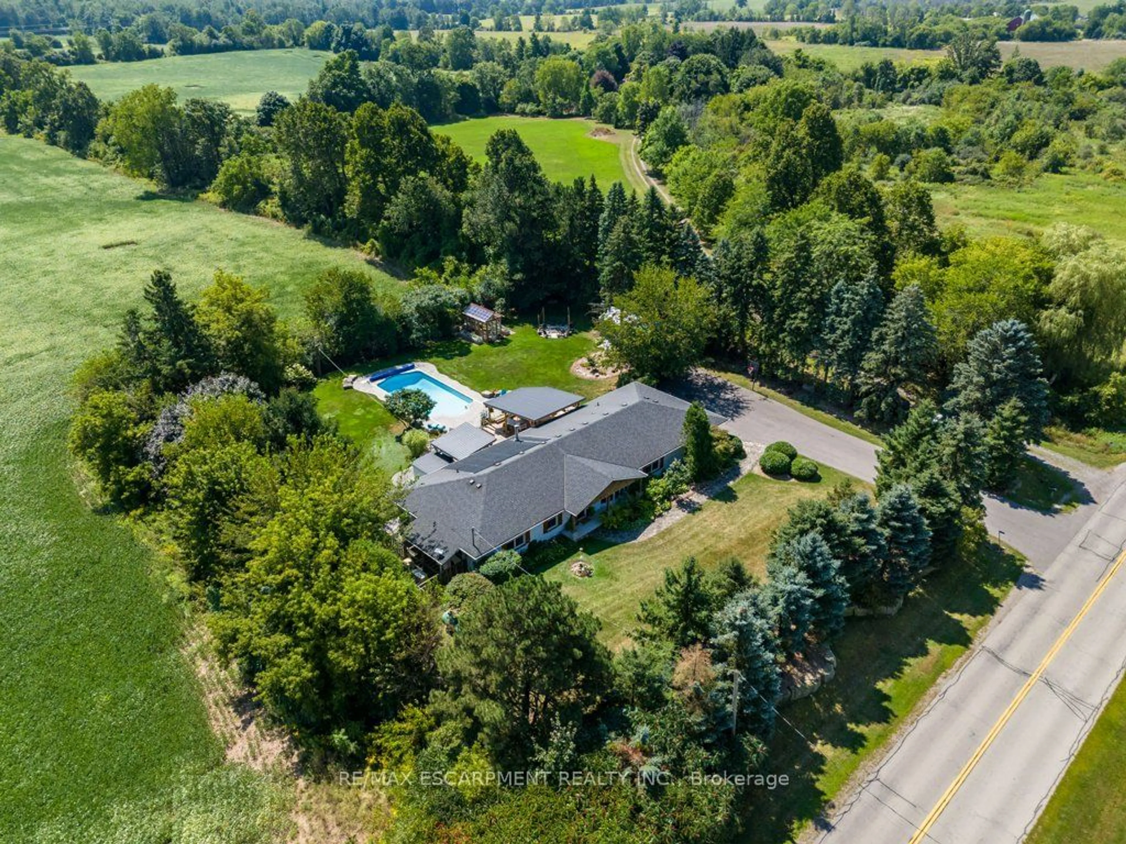 Frontside or backside of a home for 974 Safari Rd, Hamilton Ontario L8B 1S9