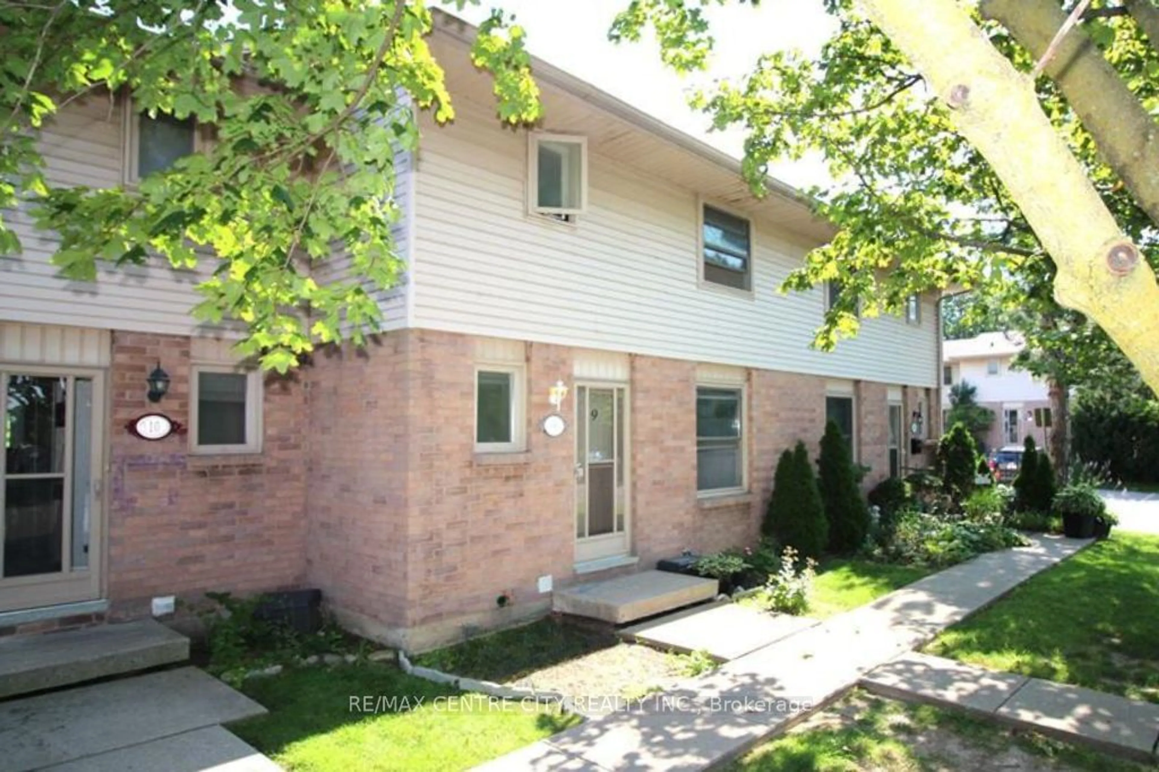 A pic from exterior of the house or condo for 1855 Aldersbrook Rd #9, London Ontario N6G 4R7