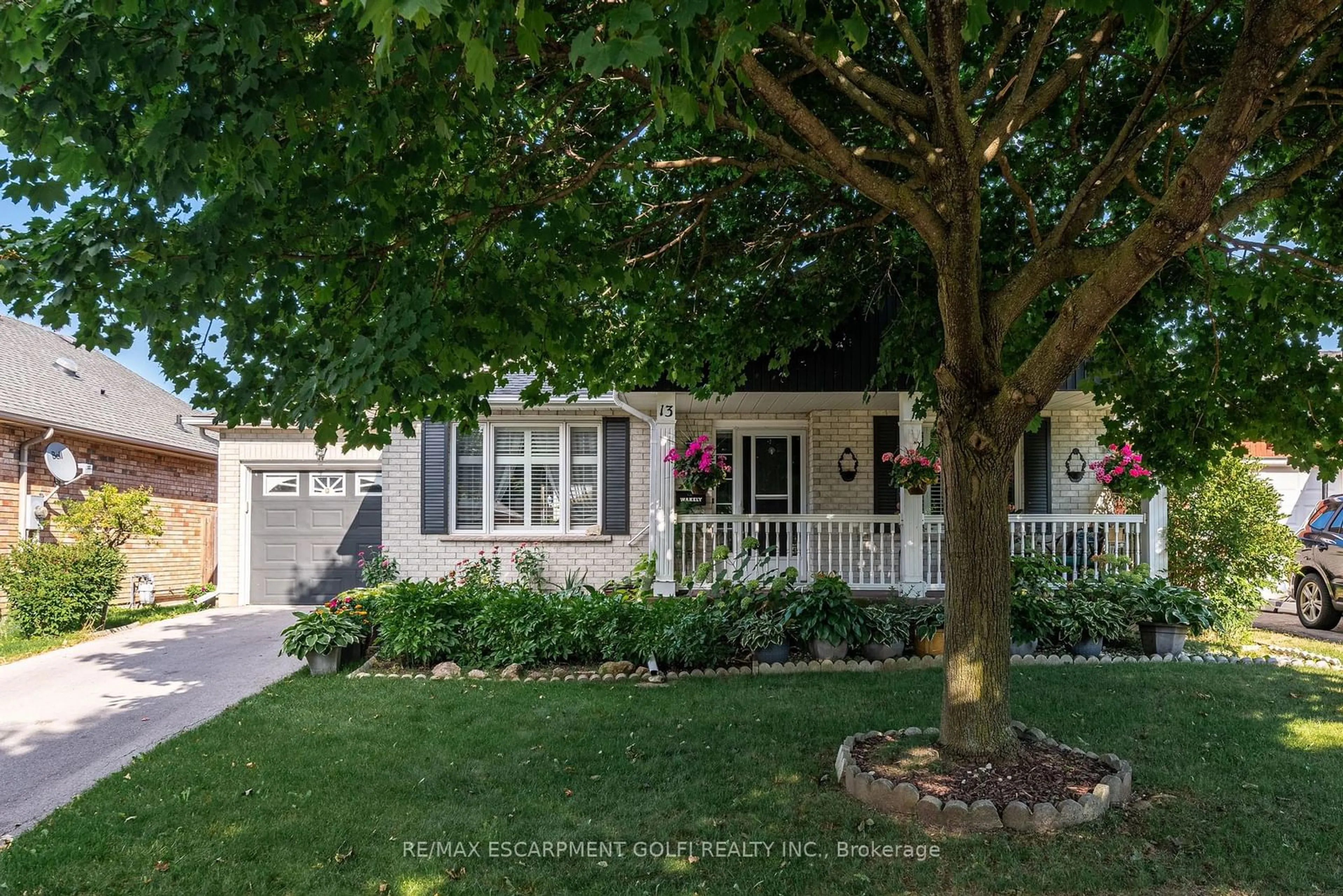 Frontside or backside of a home for 13 Marks Cres, St. Catharines Ontario L2S 3X8