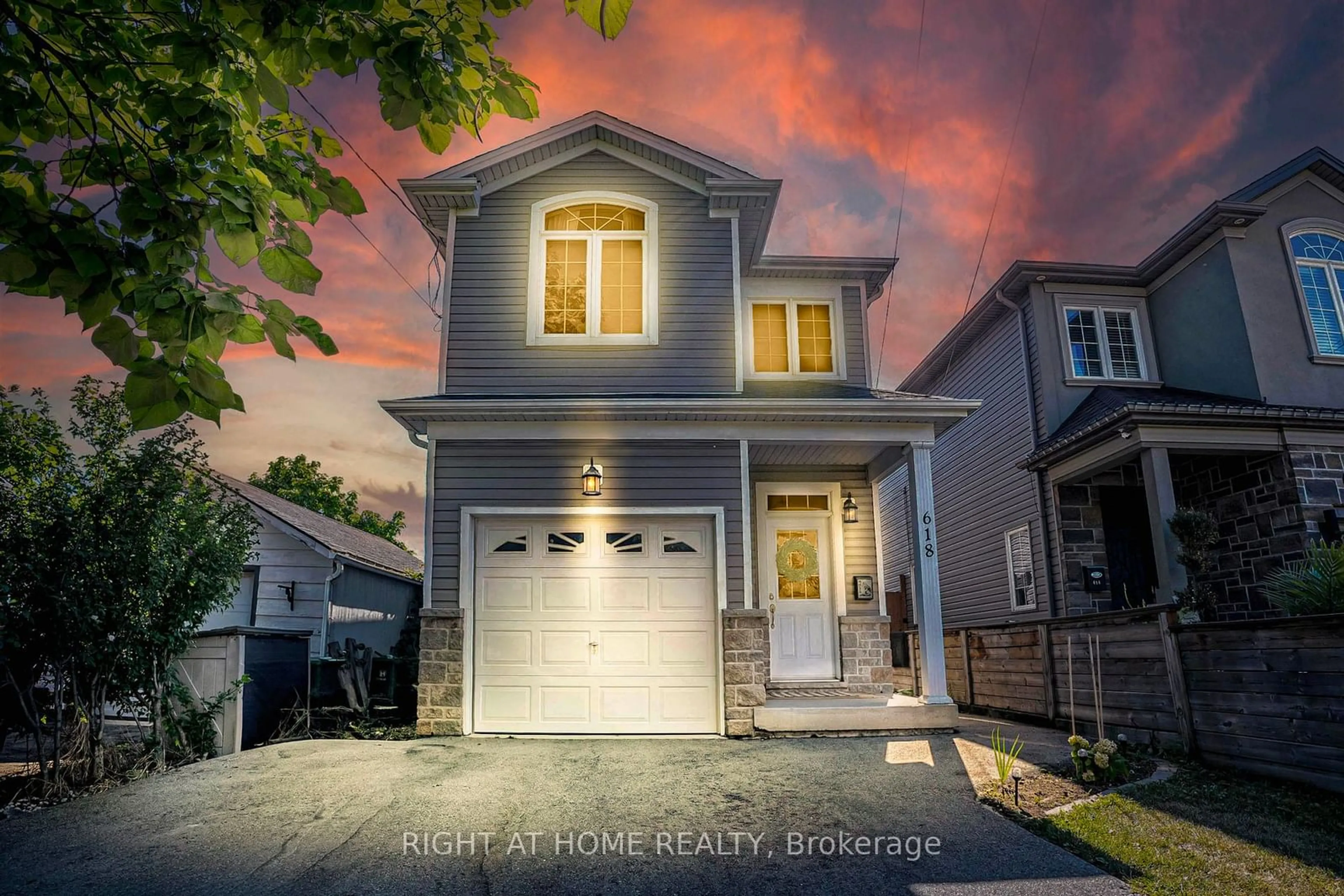 Frontside or backside of a home for 618 Knox Ave, Hamilton Ontario L8H 6K3