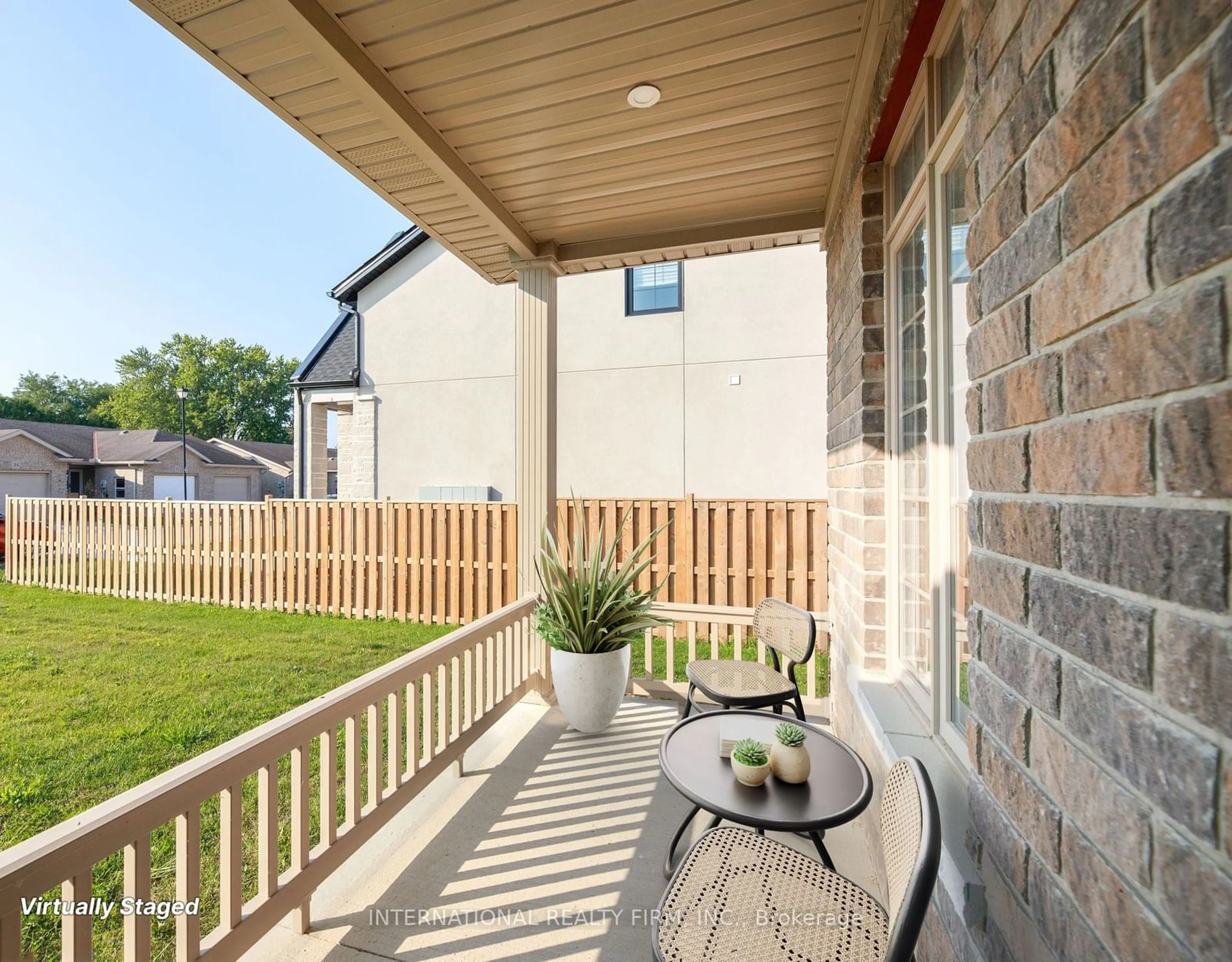 Patio for 17 Mcintosh Ave, Chatham-Kent Ontario N7M 6M1