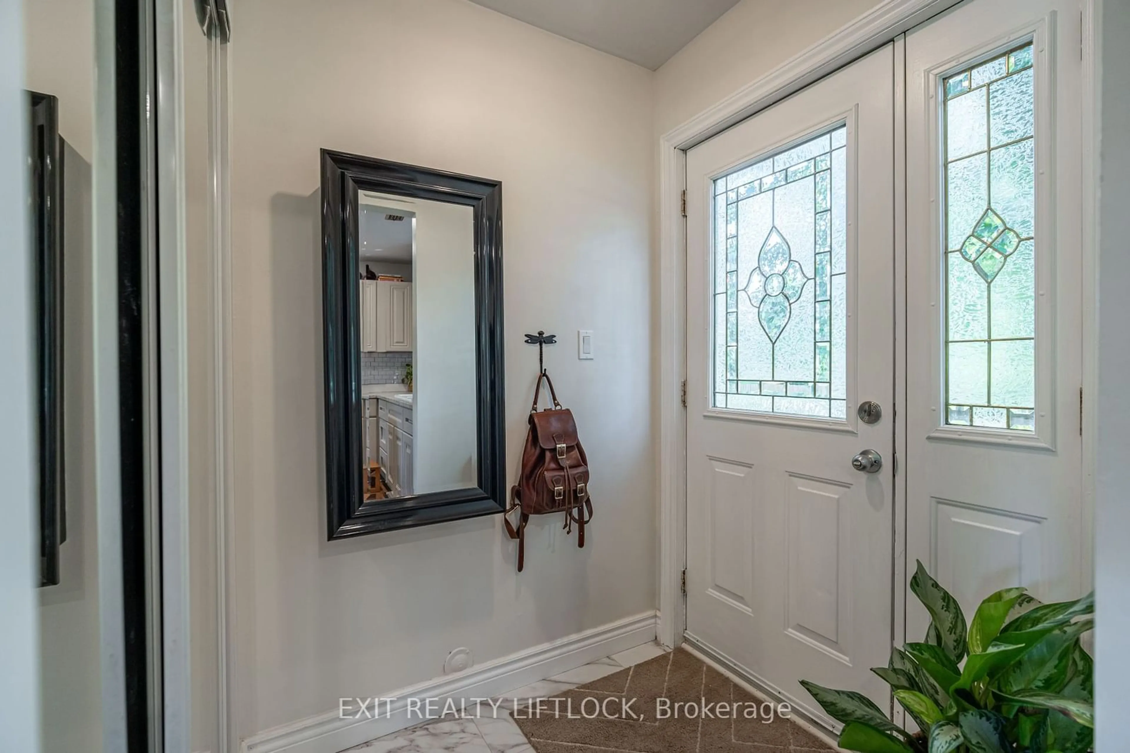 Indoor entryway, wood floors for 6 Woods Ave, Kawartha Lakes Ontario K0L 2W0