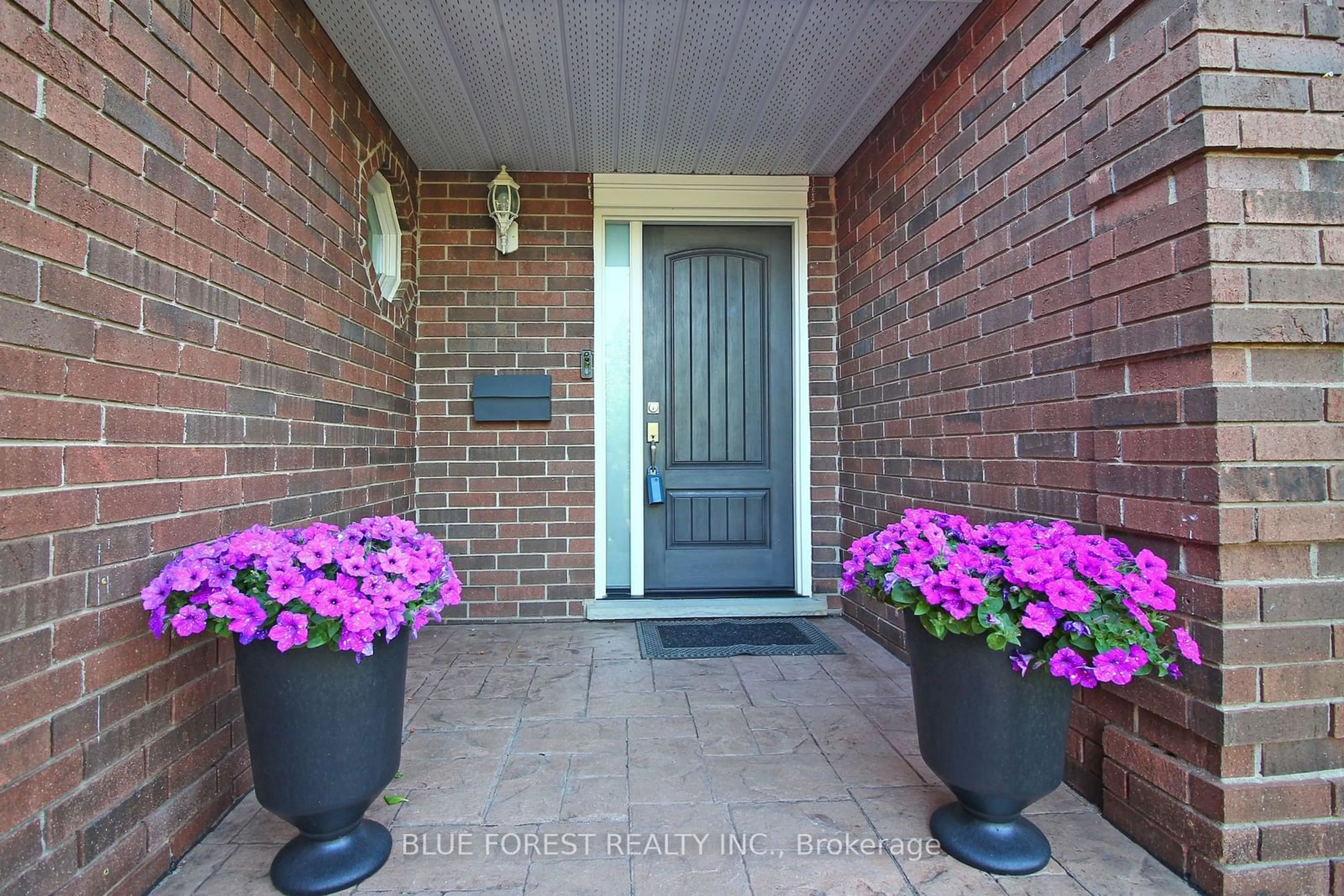 Indoor entryway, wood floors for 371 Sherwood Ave, Central Elgin Ontario N0L 1B0