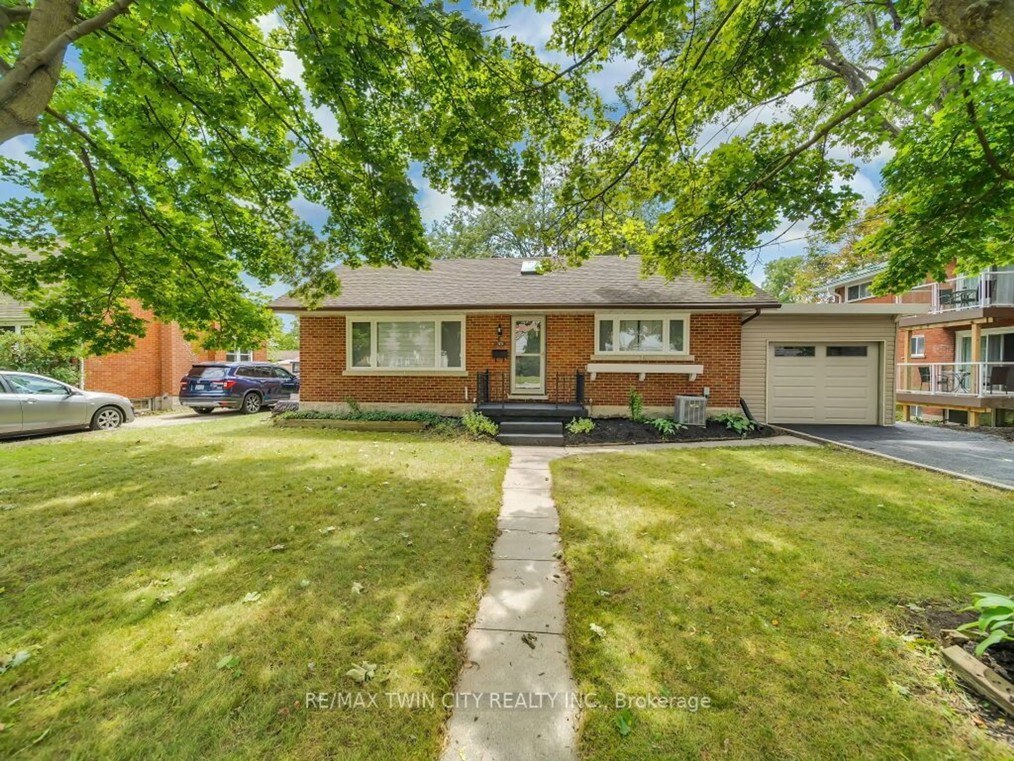 Frontside or backside of a home for 173 Bridgeport Rd, Waterloo Ontario N2J 2K6