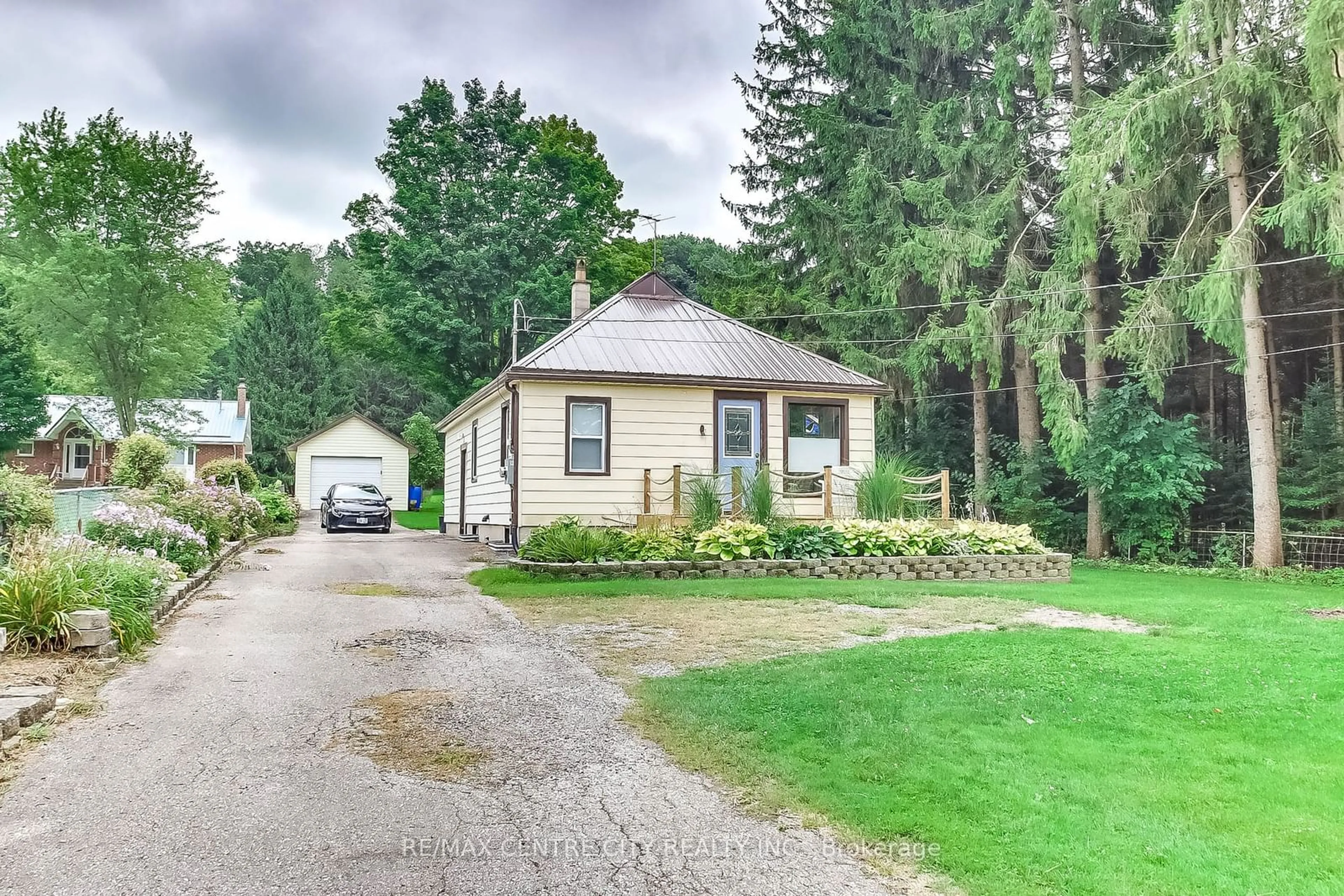 Cottage for 4680 SUNSET Rd, Central Elgin Ontario N5L 1B4