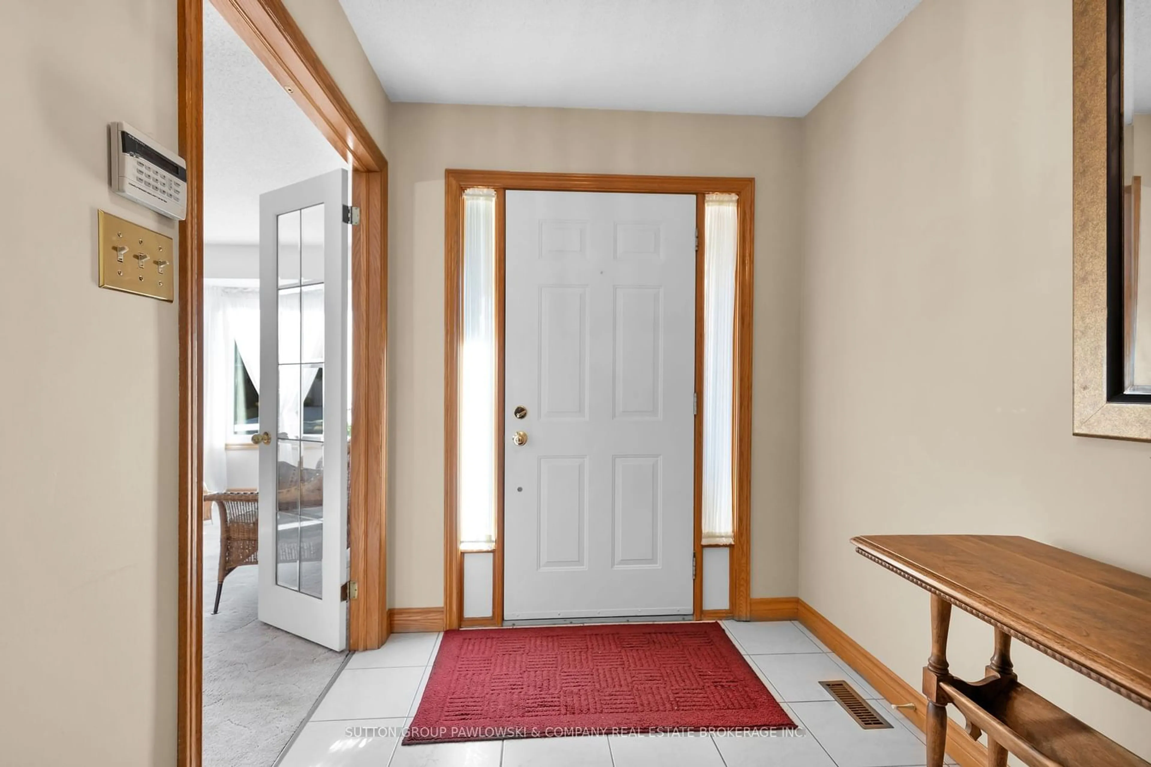 Indoor entryway for 71 Pine Valley Dr, London Ontario N6J 4L8