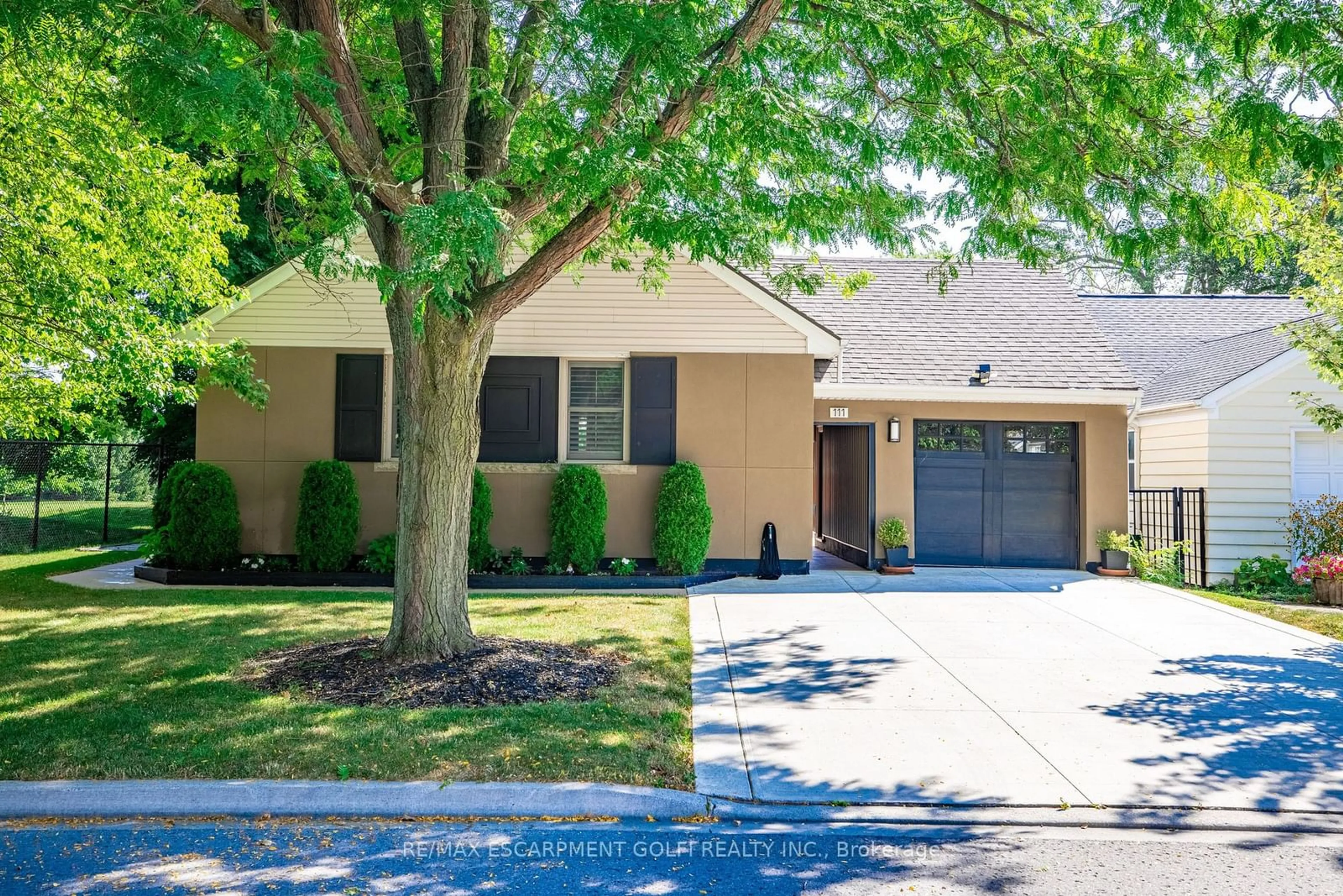 A pic from exterior of the house or condo, the street view for 111 Riverdale Dr, St. Catharines Ontario L2R 4C1