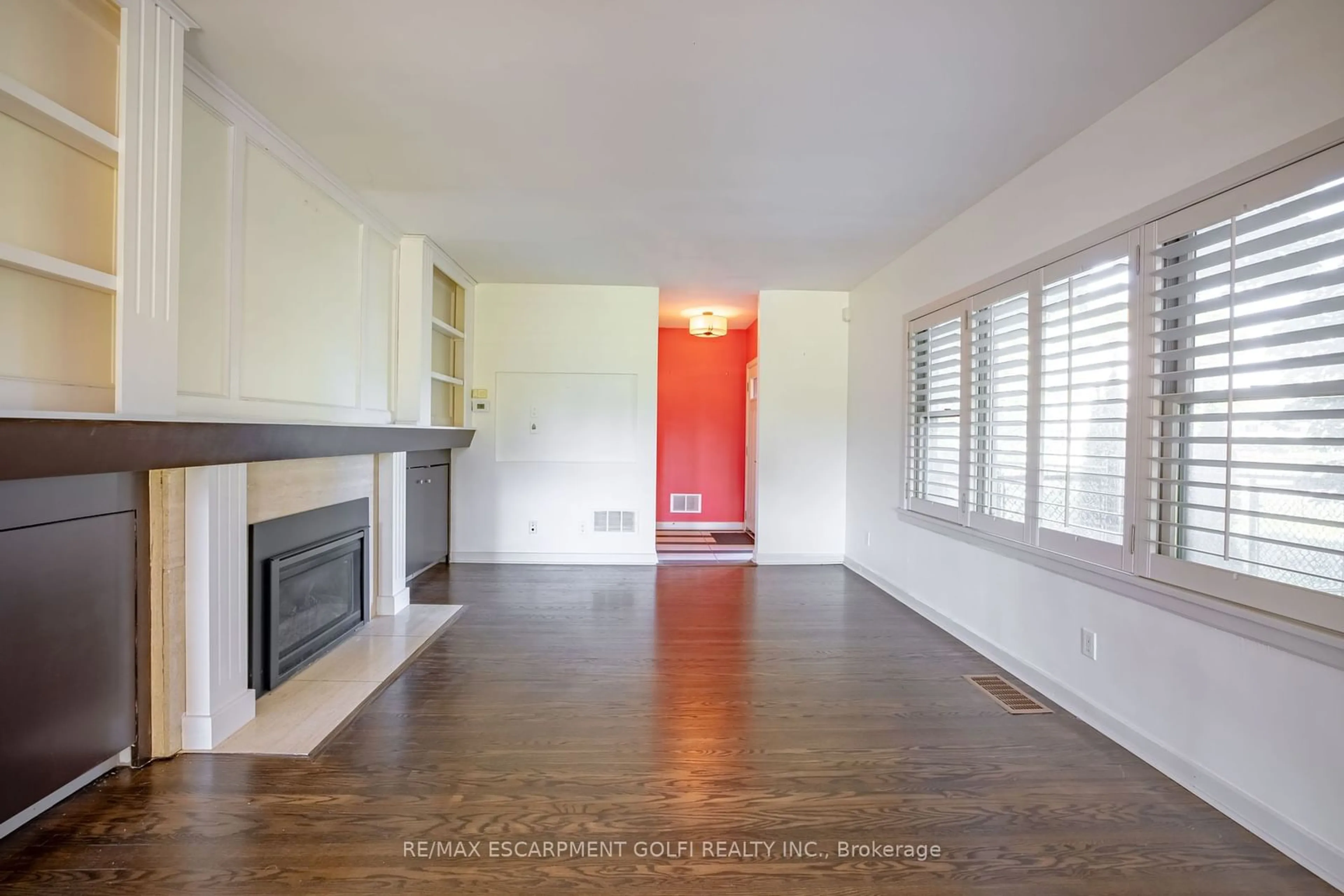 Living room, wood floors for 111 Riverdale Dr, St. Catharines Ontario L2R 4C1