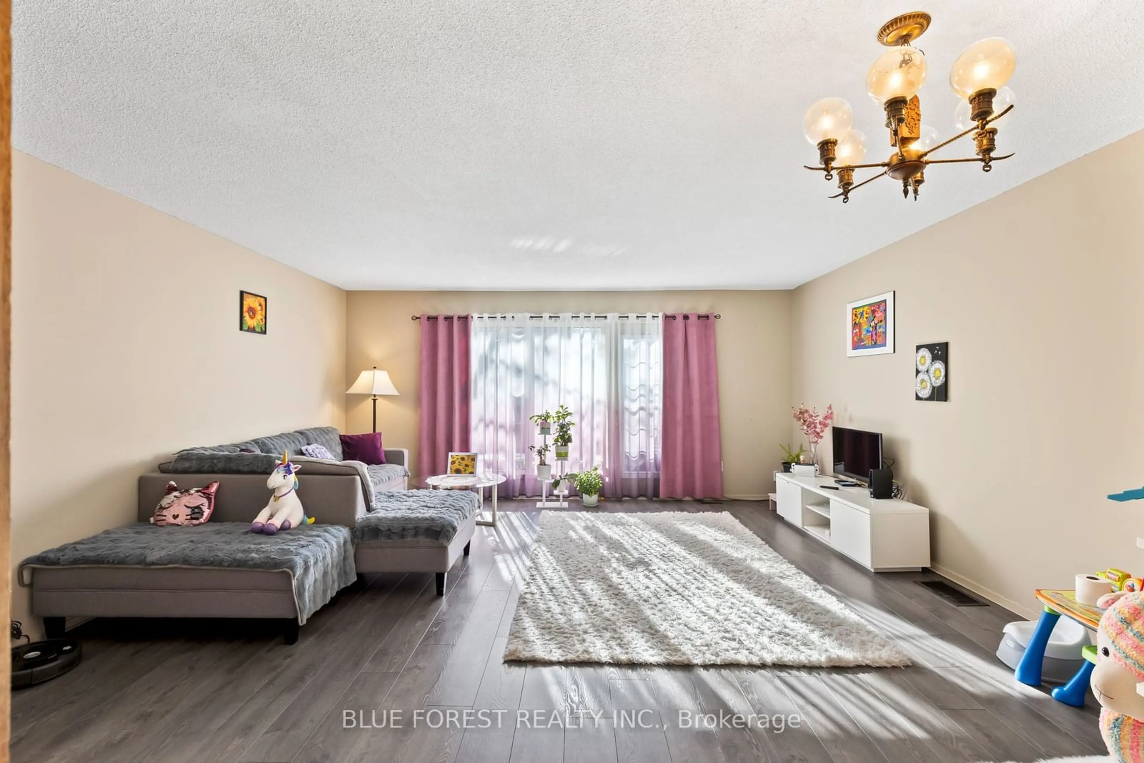 Living room, wood floors for 698 Wonderland Rd, London Ontario N6H 4Y8