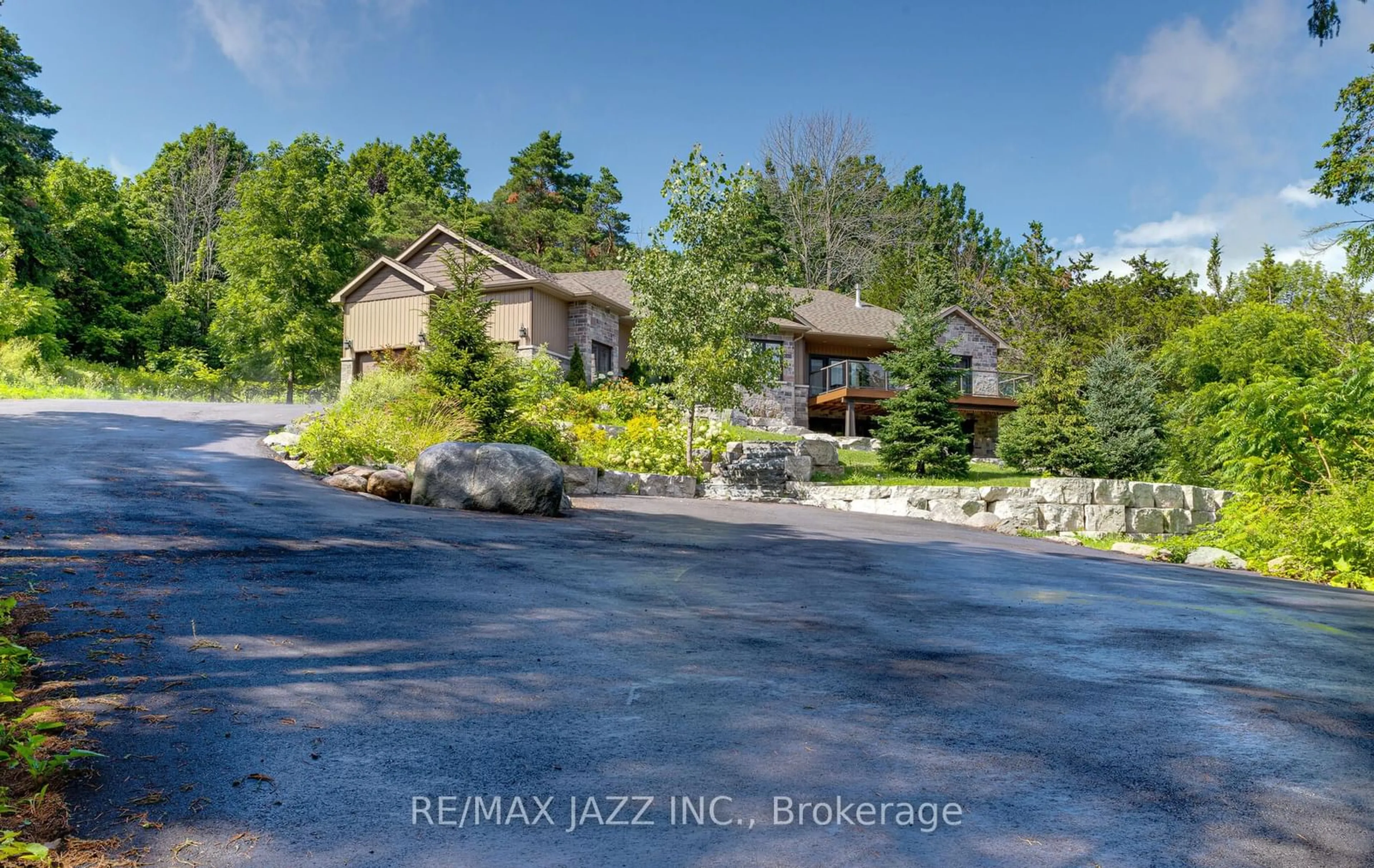 A pic from exterior of the house or condo, cottage for 802 Smith St, Brighton Ontario K0K 1H0