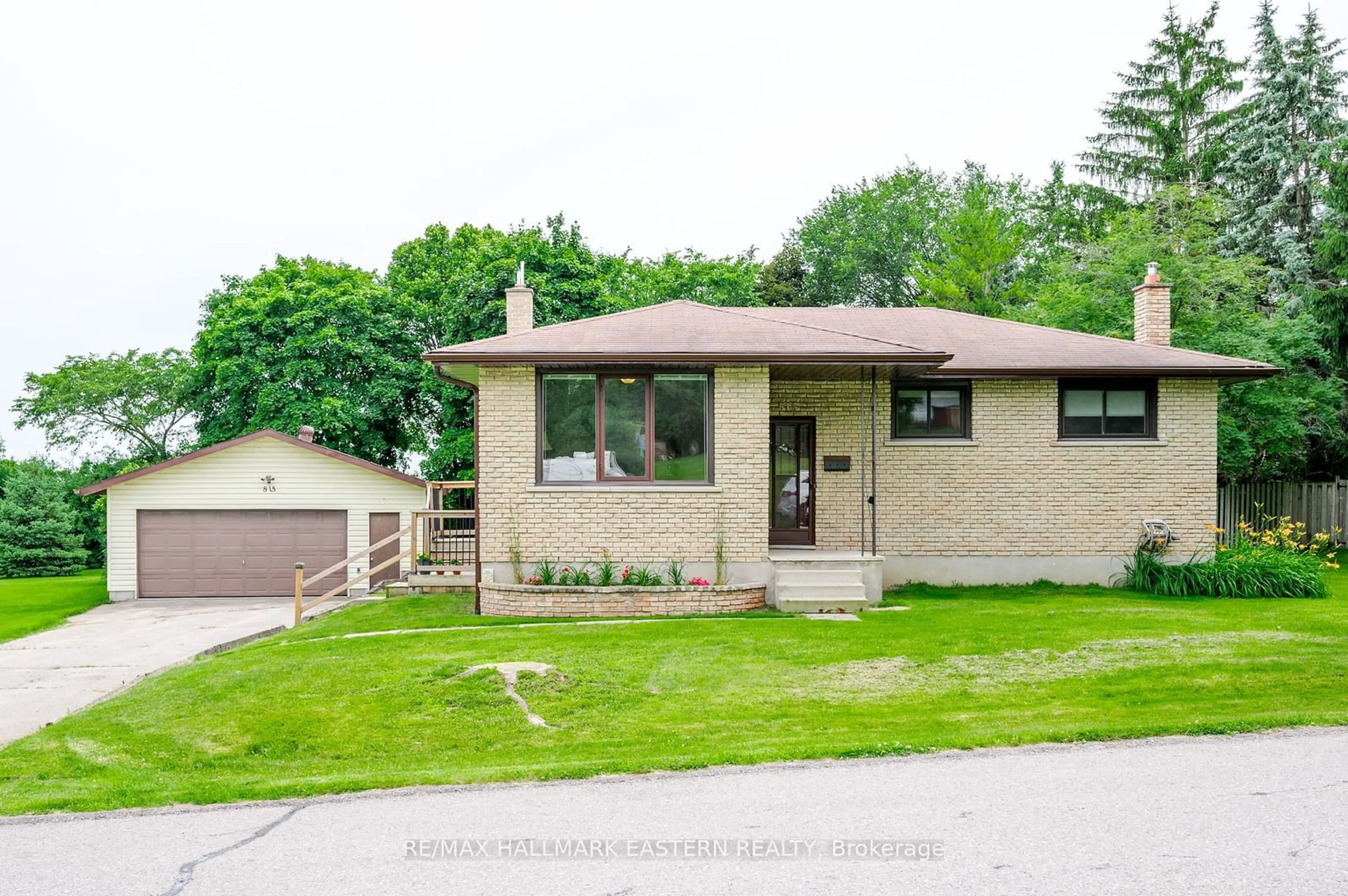 Frontside or backside of a home, cottage for 815 Stewart Dr, Peterborough Ontario K9J 7R3