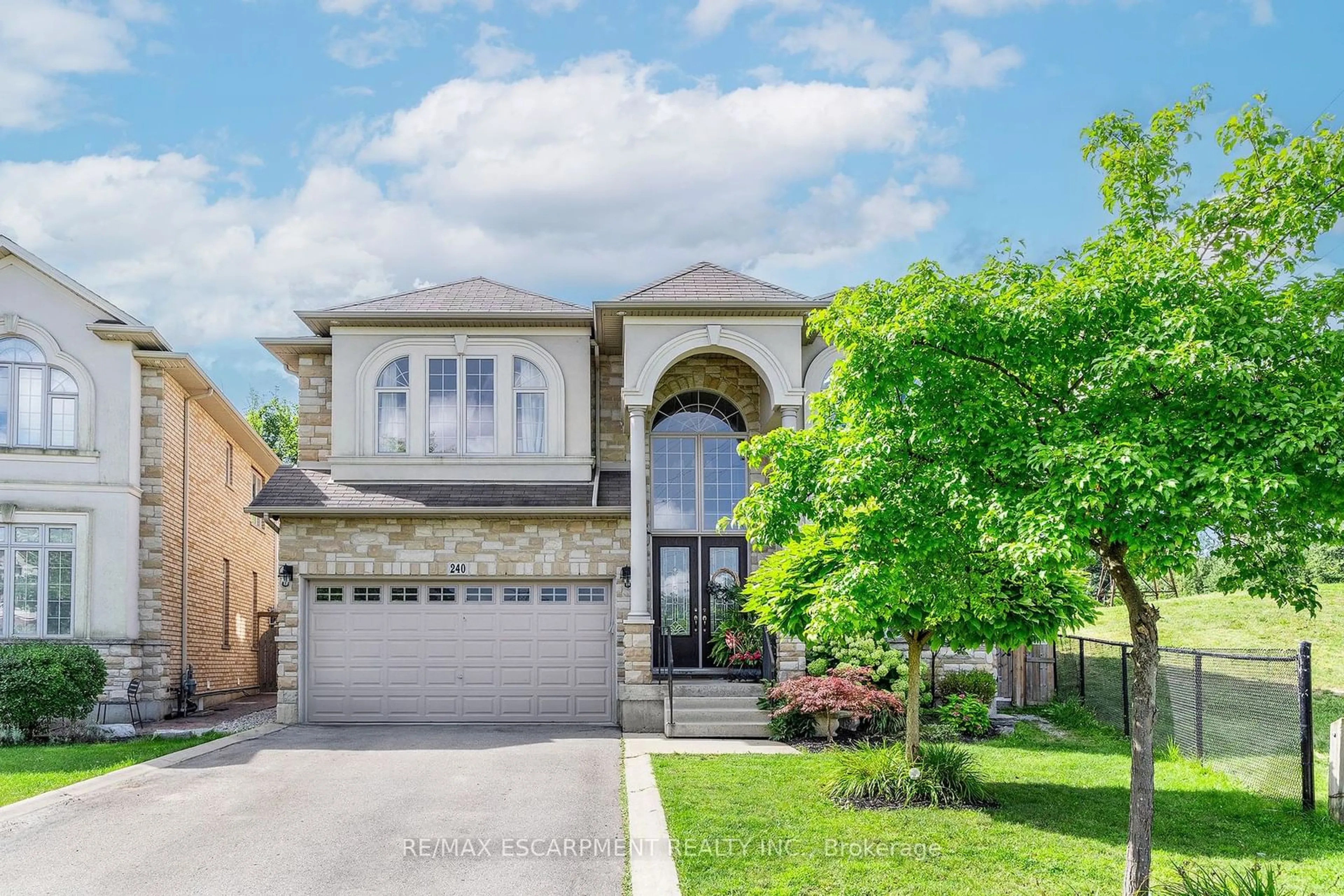 Frontside or backside of a home, the street view for 240 CLOVERLEAF Dr, Hamilton Ontario L9K 1T2