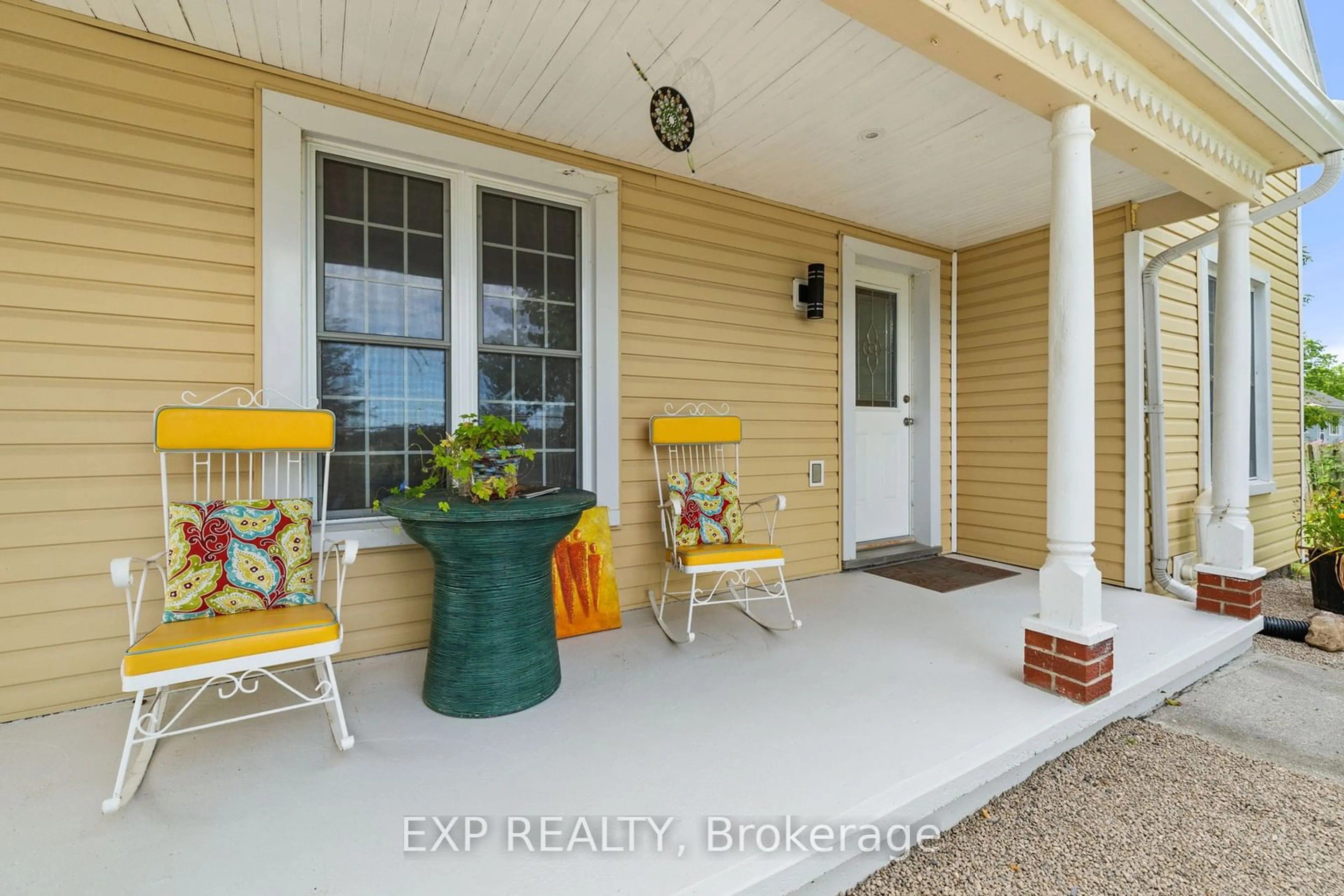 Indoor entryway for 15029 Loyalist Parkway, Prince Edward County Ontario K0K 1G0