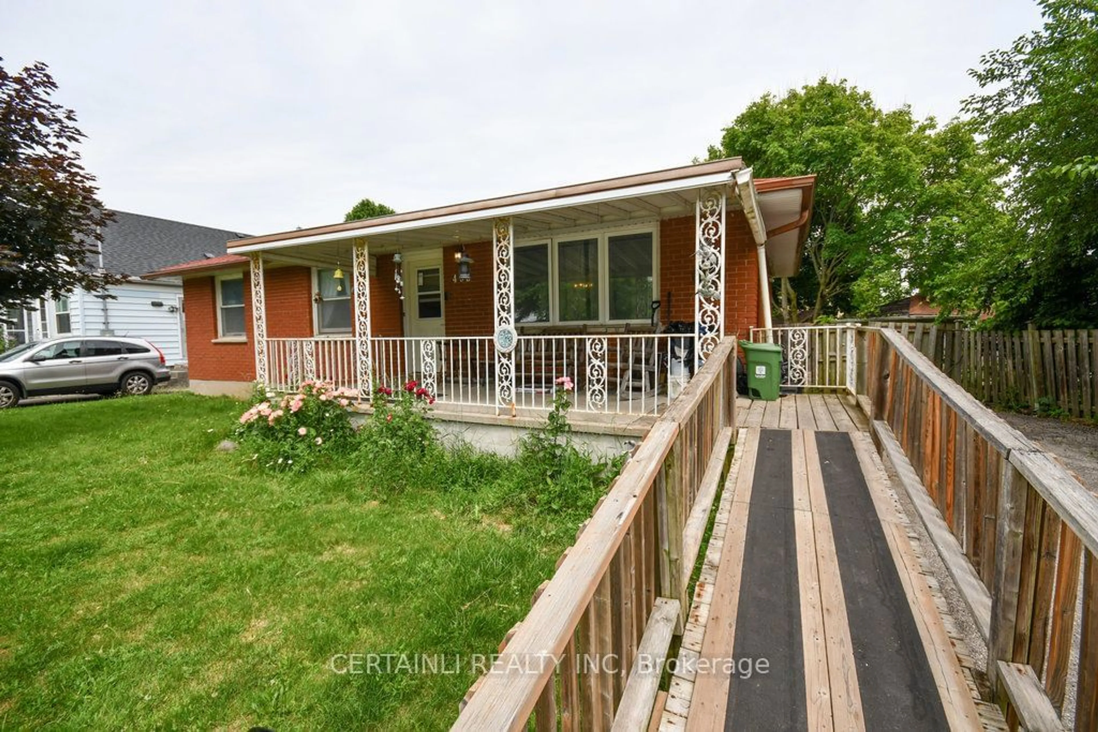 Frontside or backside of a home for 492 Salisbury St, London Ontario N5Y 3B5