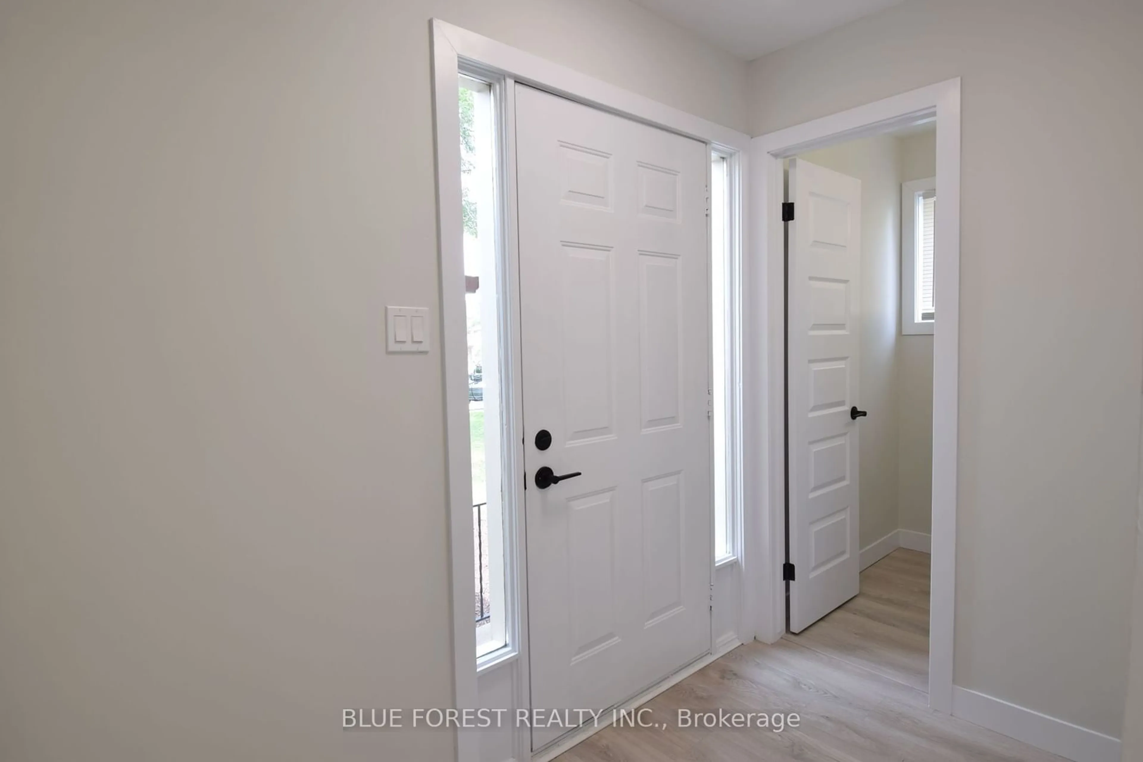 Indoor entryway for 1048 Mahogany Rd, London Ontario N6H 2W5