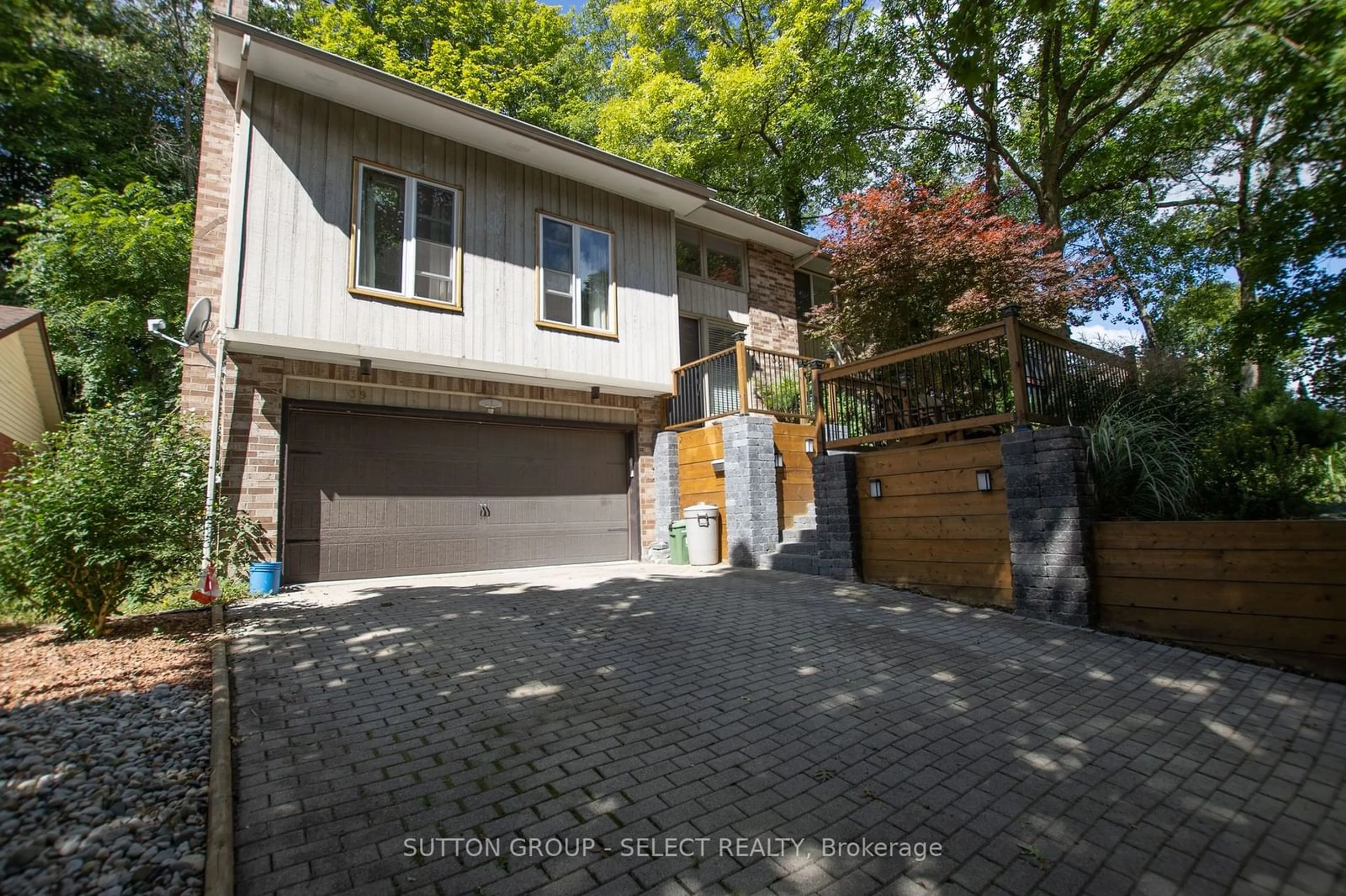 Frontside or backside of a home for 39 Ski Valley Cres, London Ontario N6K 3H2