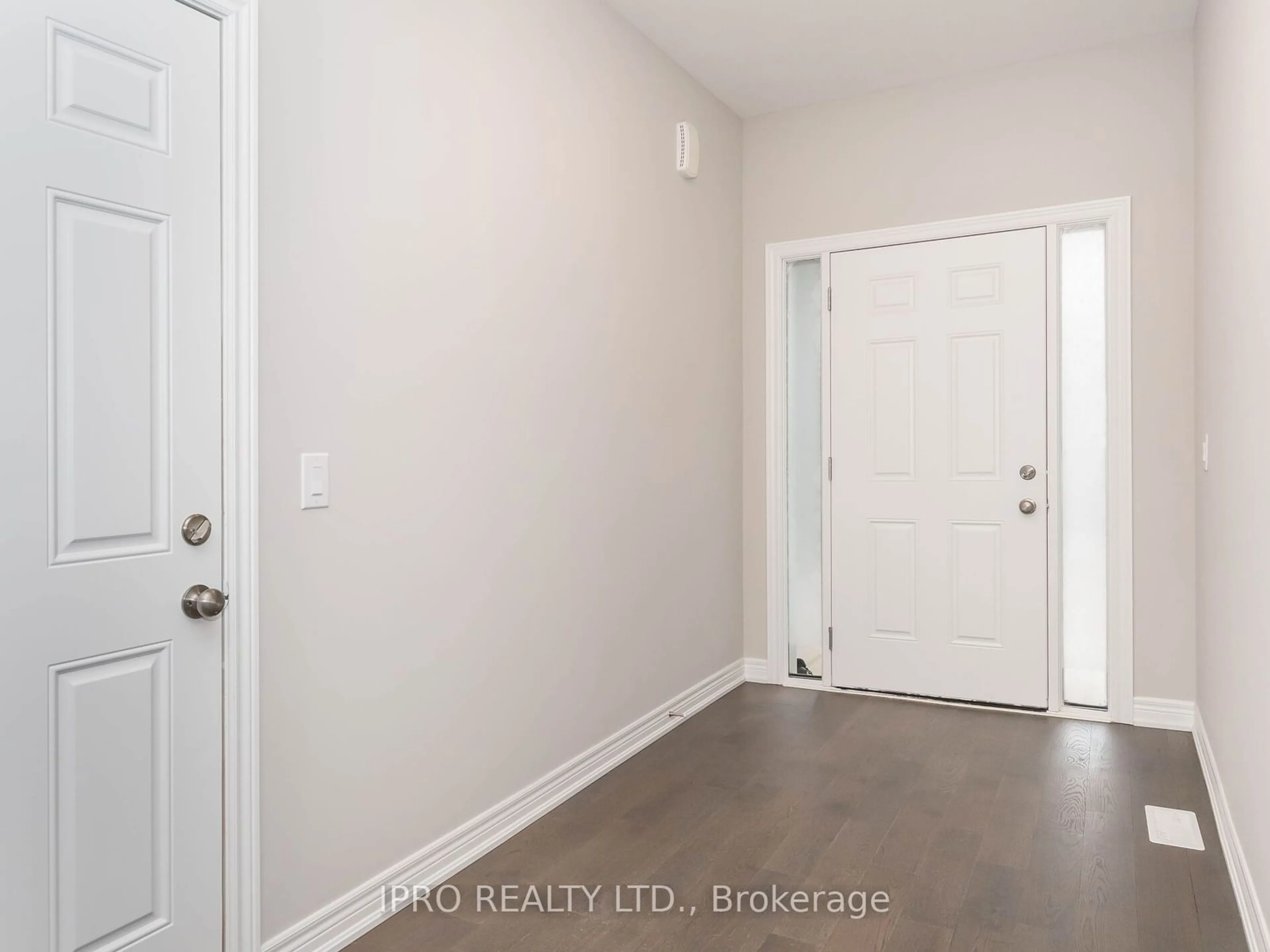 Indoor entryway for 29 Barker Pkwy, Thorold Ontario L2V 0B7