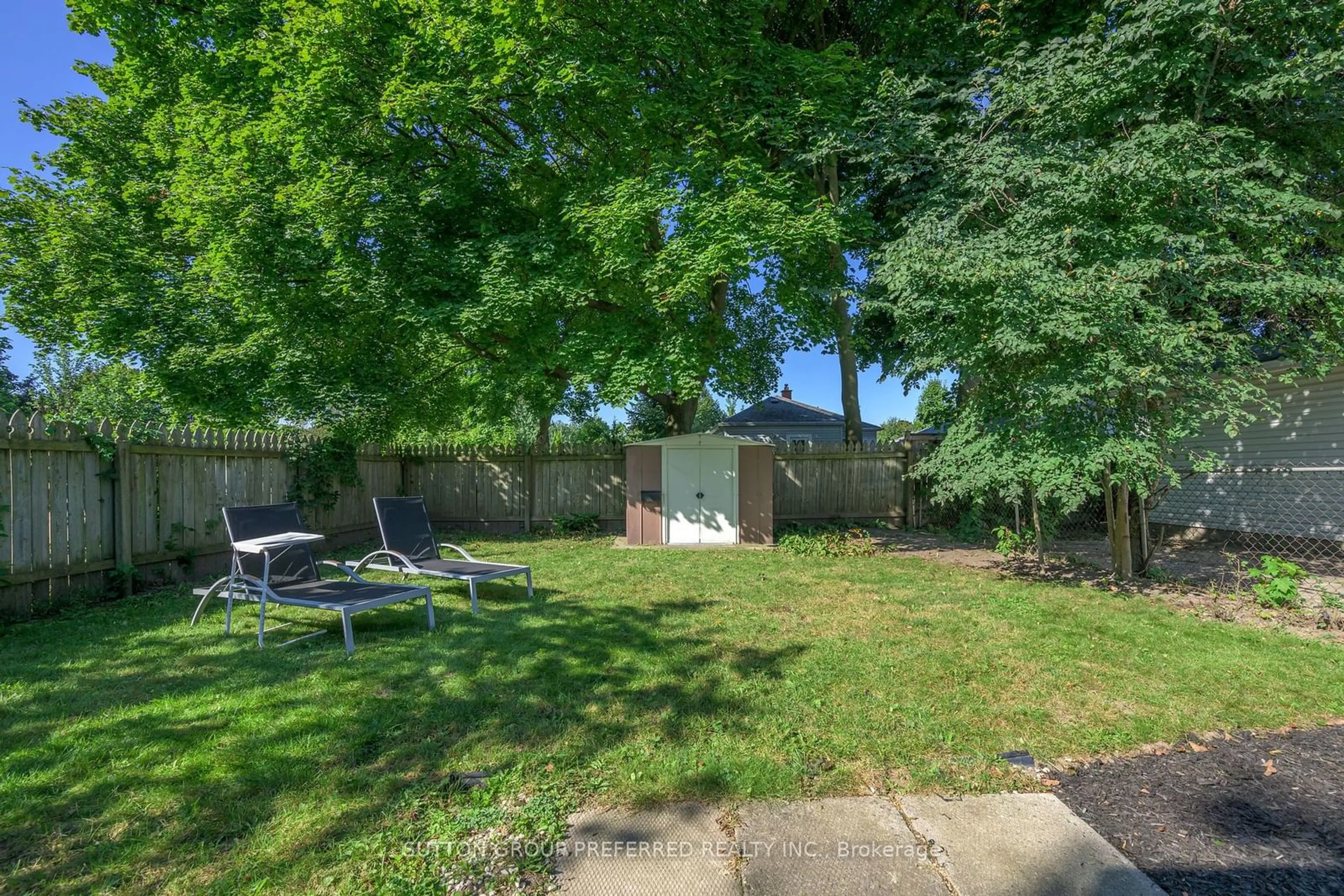 Fenced yard for 37 Apeldoorn Cres, London Ontario N5Y 2B5