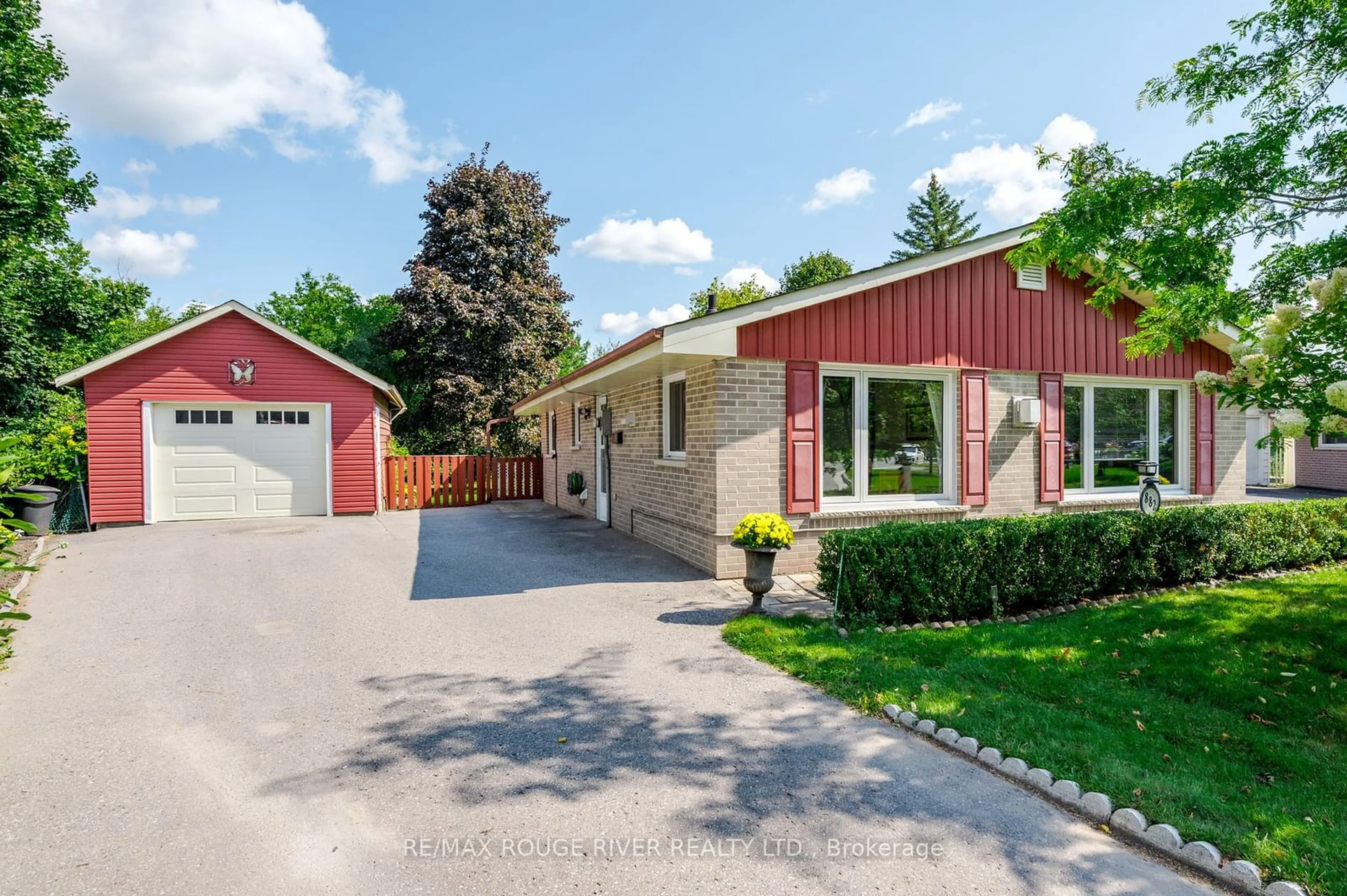 Frontside or backside of a home, cottage for 882 Cochrane Cres, Peterborough Ontario K9H 5N3