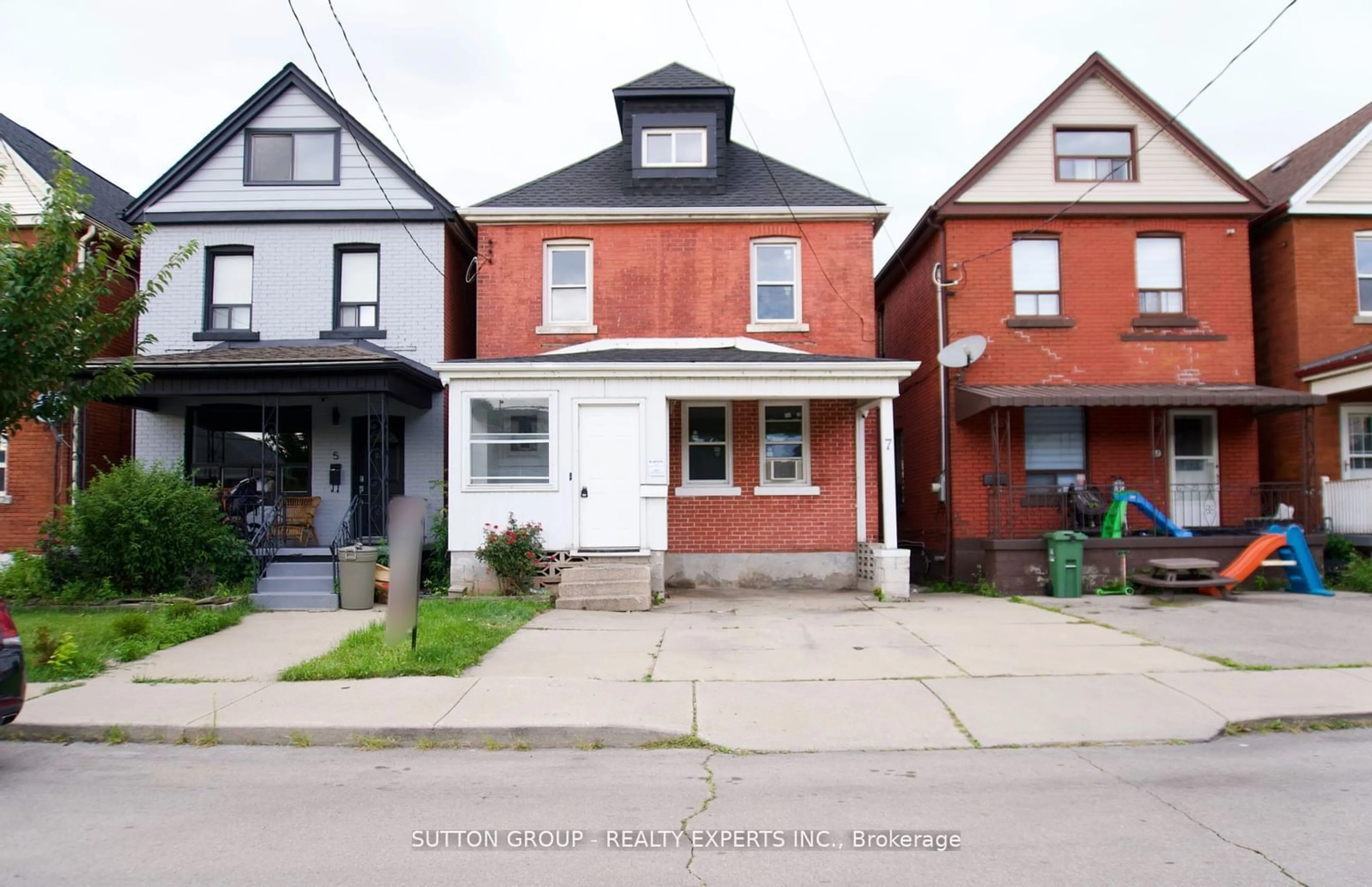 Frontside or backside of a home for 7 Cluny Ave, Hamilton Ontario L8L 3H7