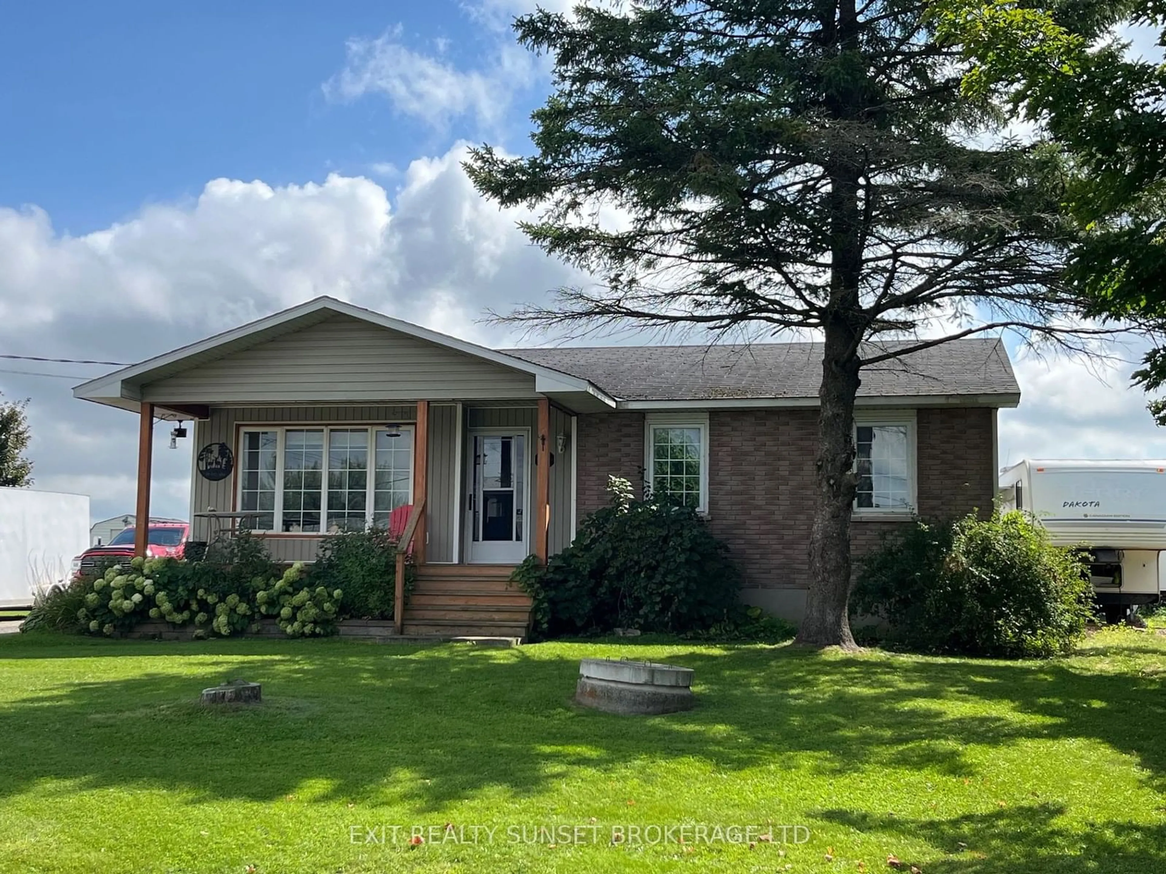 Frontside or backside of a home, cottage for 72 Cedarview Dr, Kawartha Lakes Ontario K0L 2W0