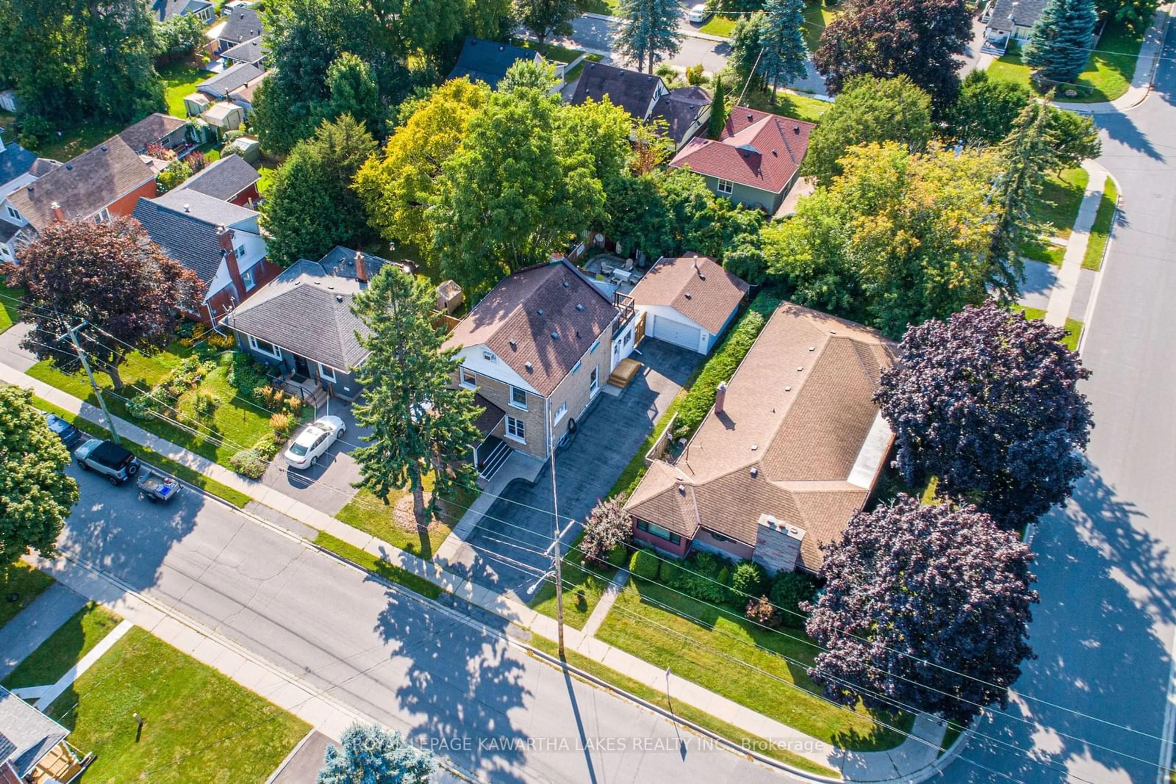 Frontside or backside of a home for 125 Glenelg St, Kawartha Lakes Ontario K9V 2V8