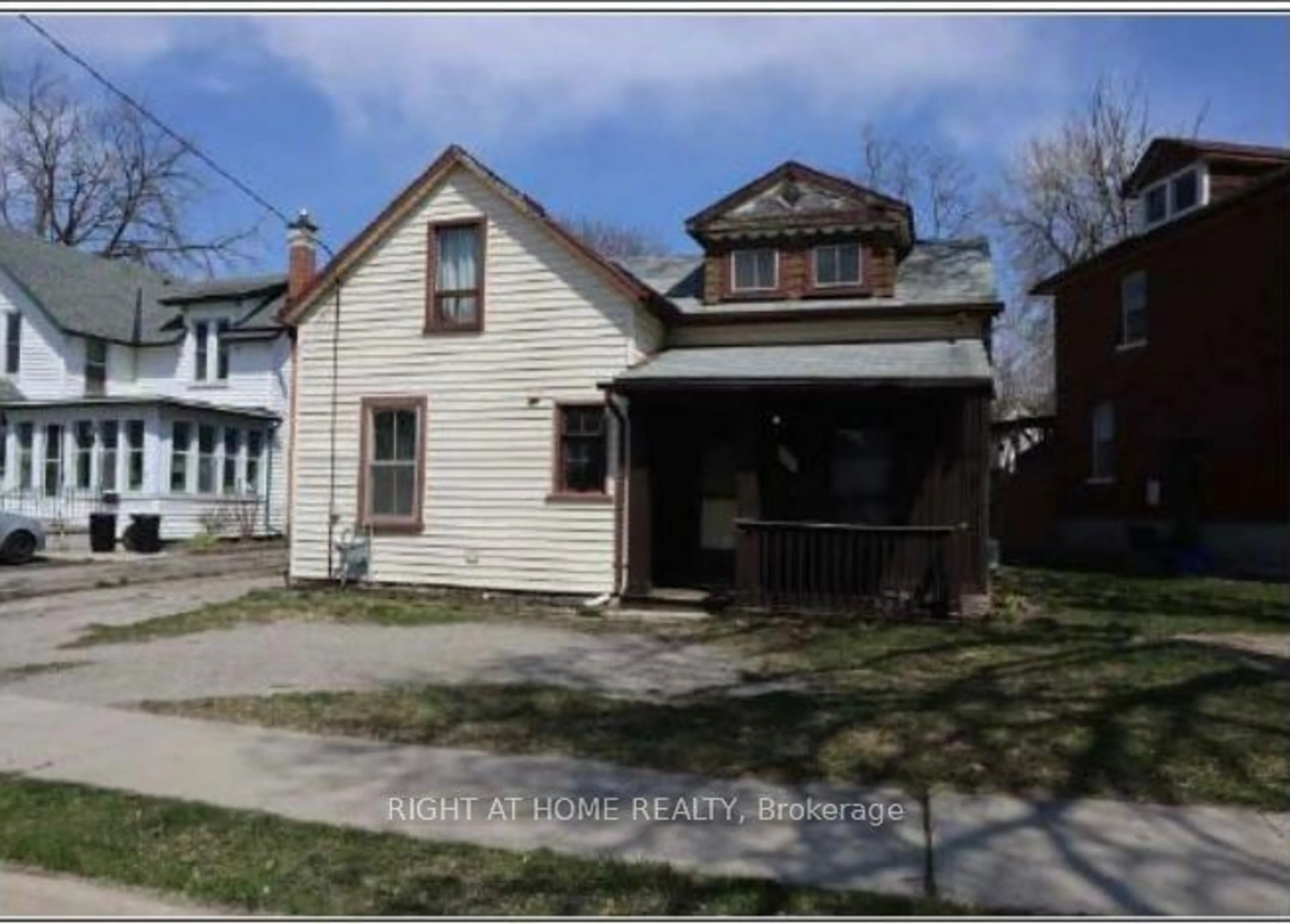 Frontside or backside of a home, the street view for 42 RICH Ave, Cambridge Ontario N1R 2A5