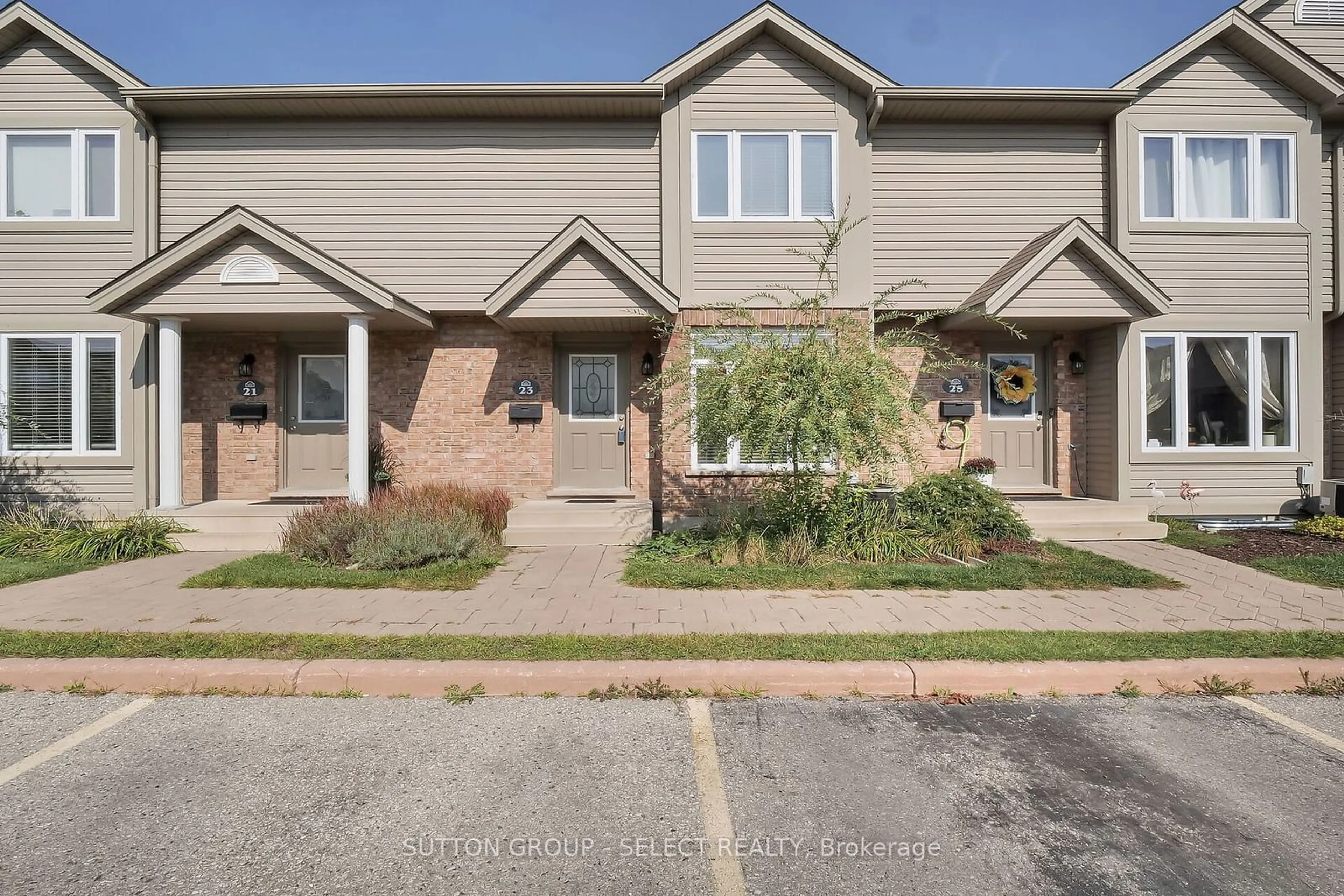 A pic from exterior of the house or condo for 1600 Mickleborough Dr #23, London Ontario N6G 5R9