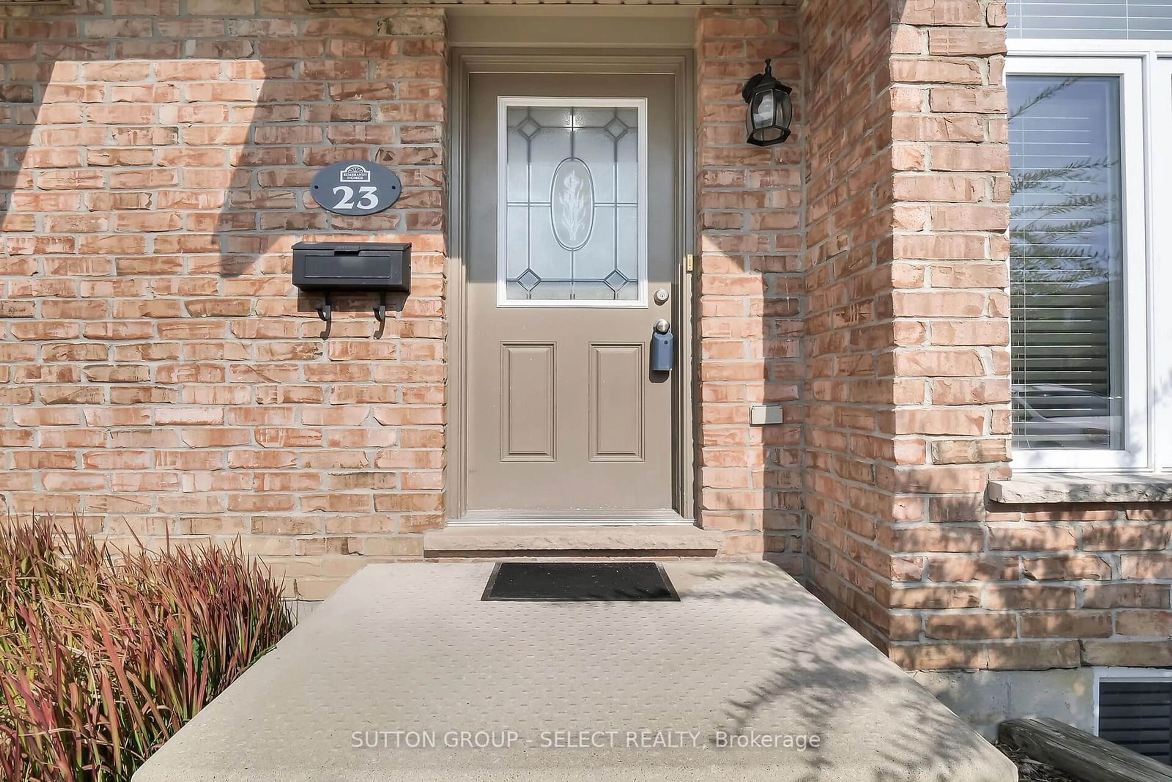 Indoor entryway for 1600 Mickleborough Dr #23, London Ontario N6G 5R9