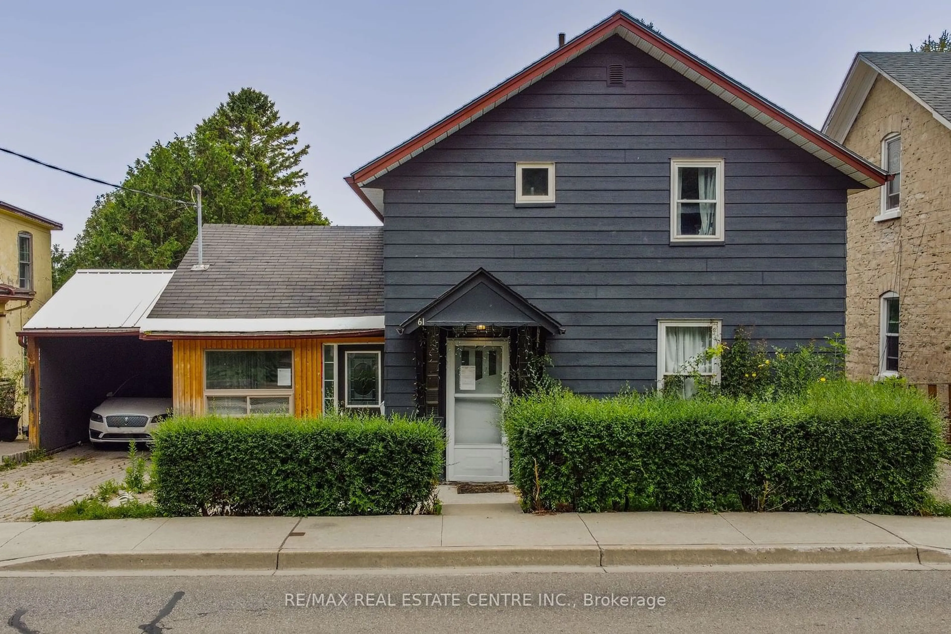 Frontside or backside of a home for 61 Queen St, Cambridge Ontario N3C 1G2