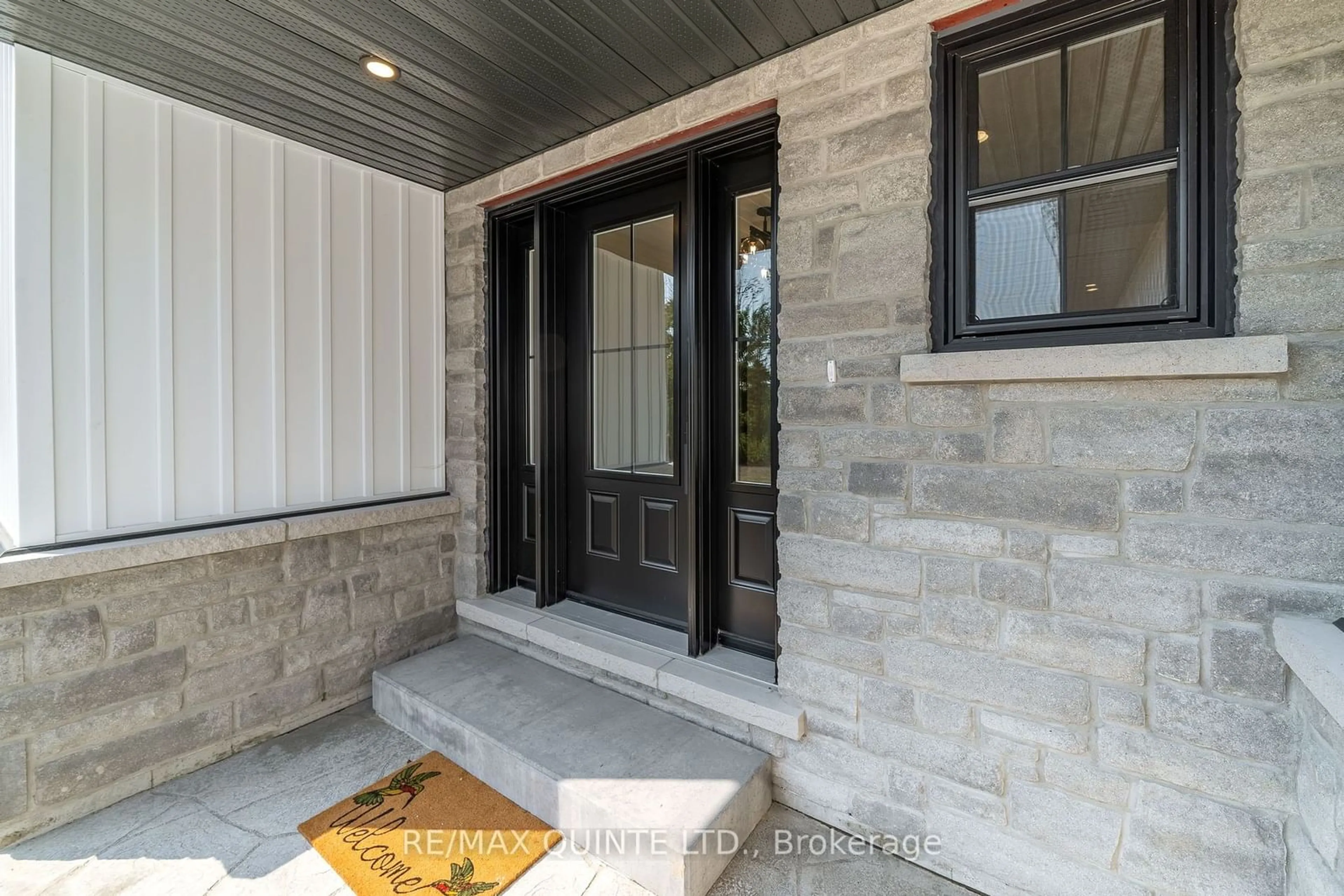 Indoor entryway, wood floors for 3902 SHANNONVILLE Rd, Tweed Ontario K0K 2Y0