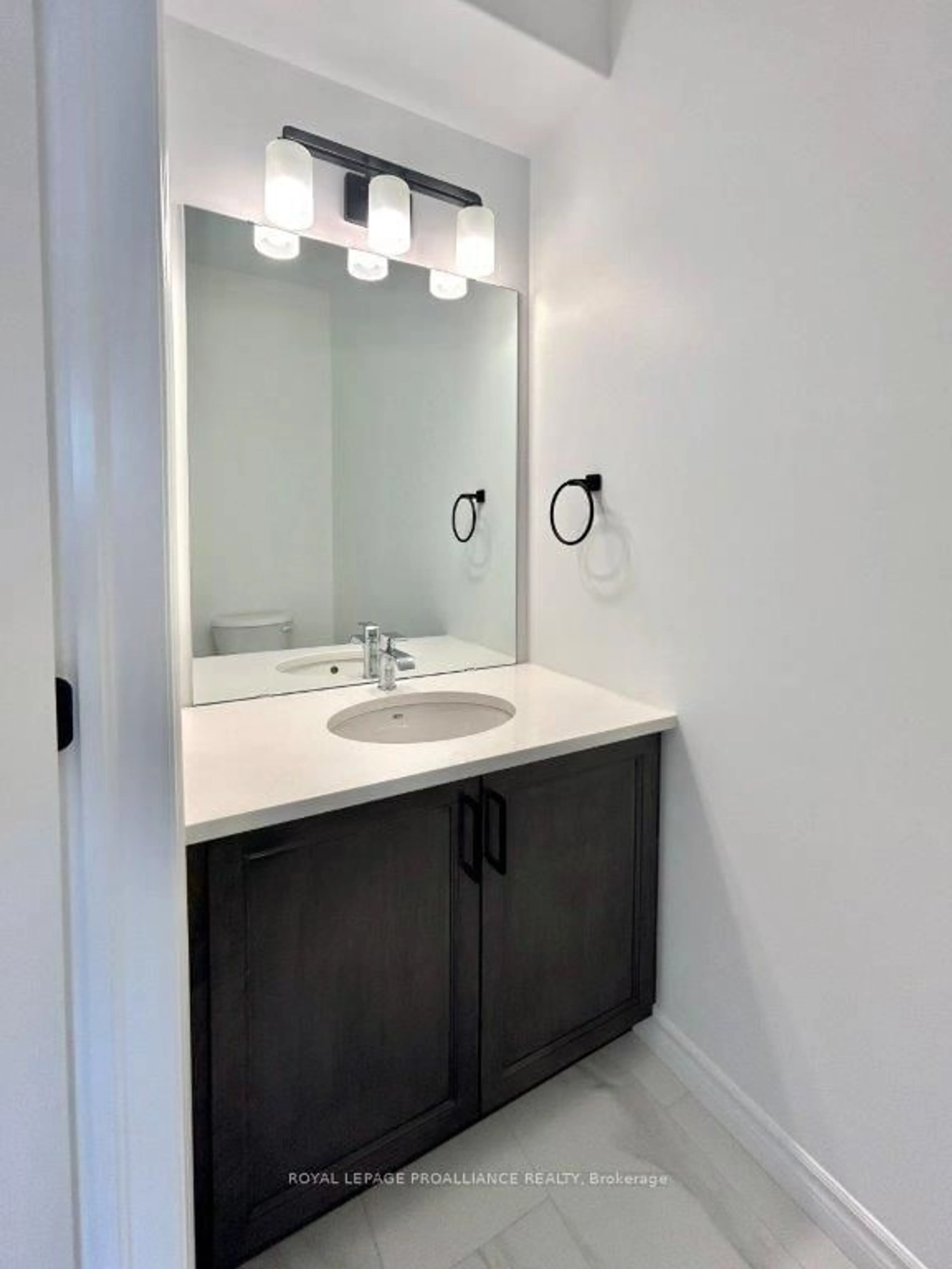 Bathroom, cement floor for 6 Otonabee St, Belleville Ontario K8N 0T3