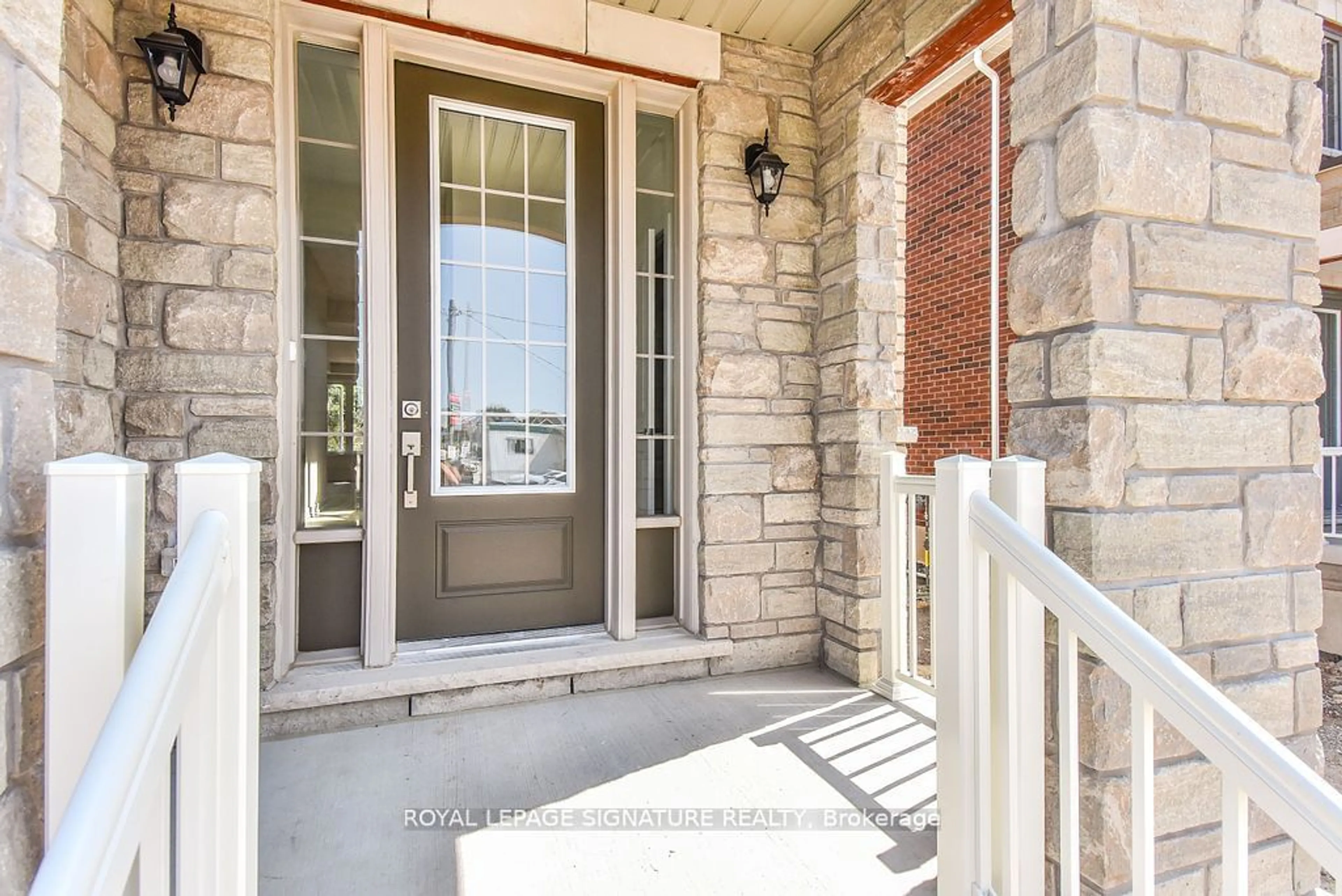 Indoor entryway, wood floors for 88 Garland Ave, Cambridge Ontario N1T 1N9