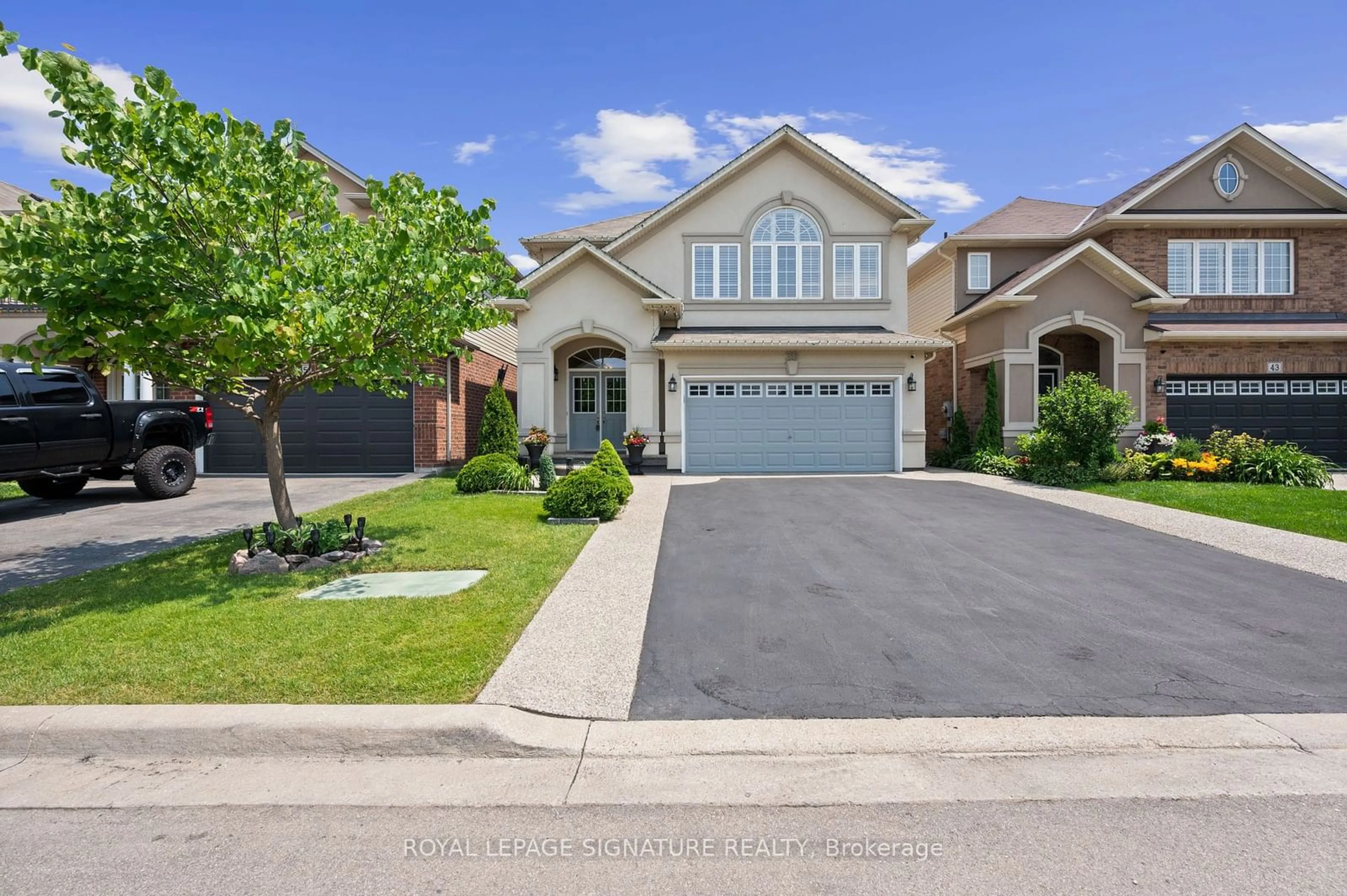 Frontside or backside of a home for 39 Weathering Hts, Hamilton Ontario L8J 0E6