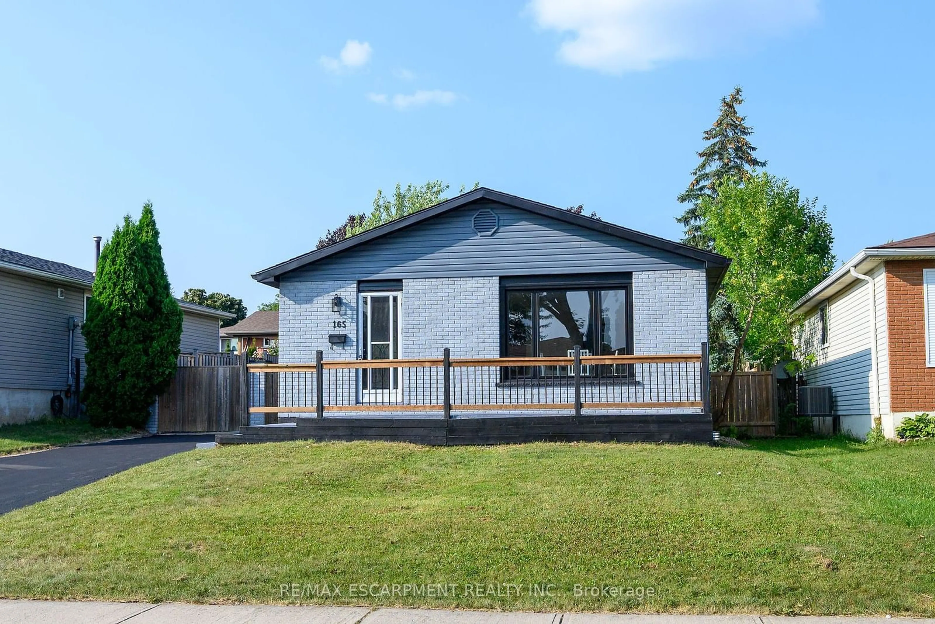 Frontside or backside of a home for 165 Bellingham Dr, Hamilton Ontario L8V 4M6