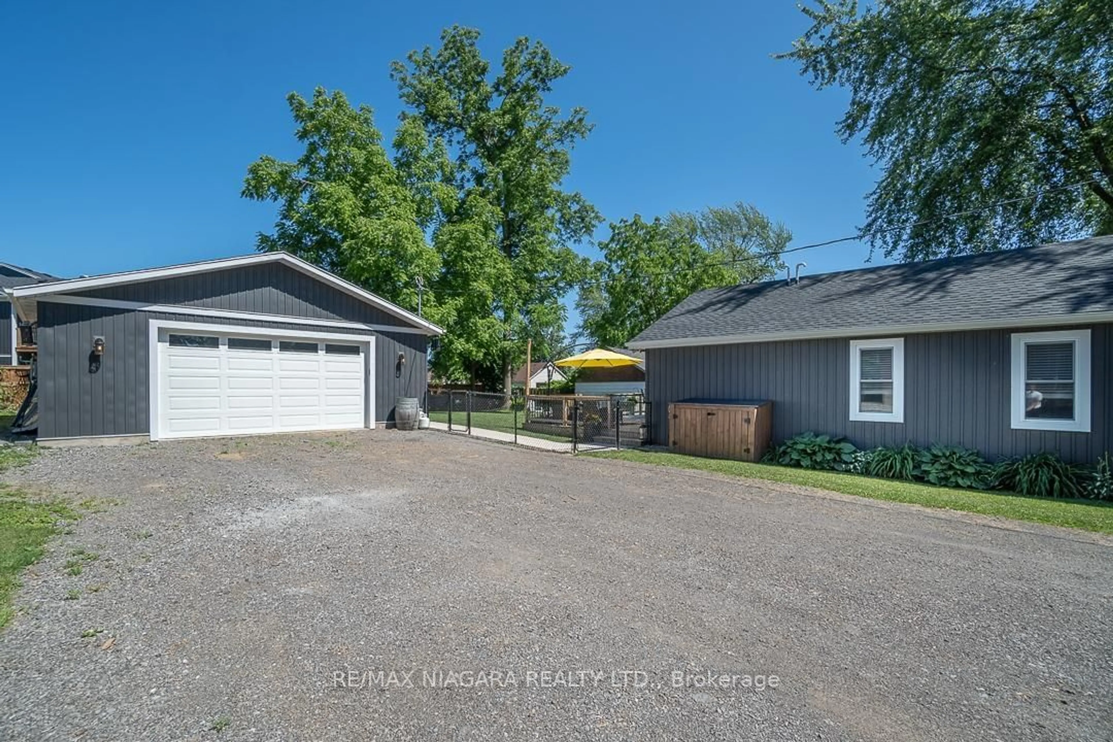 A pic from exterior of the house or condo, cottage for 228 Ridgeway Rd, Fort Erie Ontario L0S 1B0